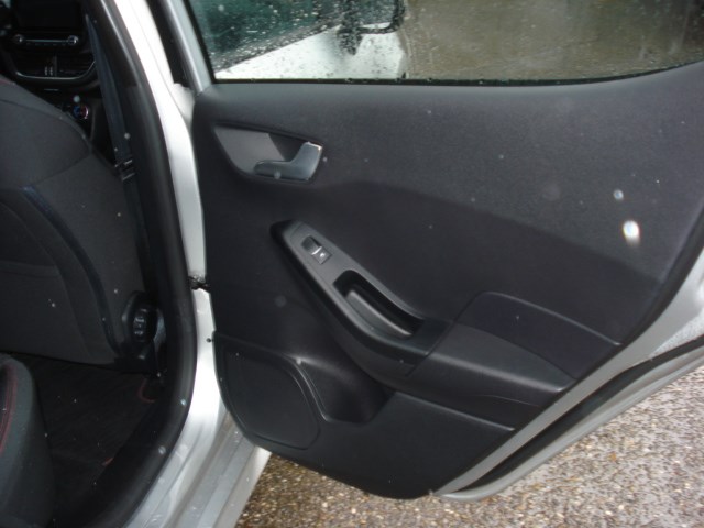 FORD Fiesta 1.0 SCTi ST Line-image-10