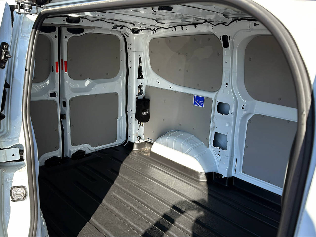FORD E-Transit C Van 320 L1 Trend-image-13