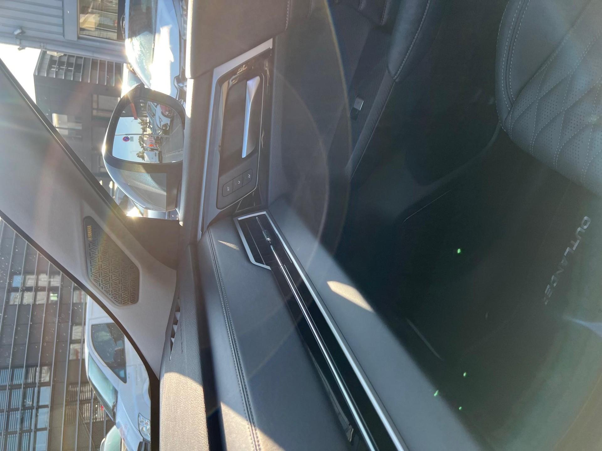 MITSUBISHI Outlander 2.4 PHEV Instyle 4x4-image-5