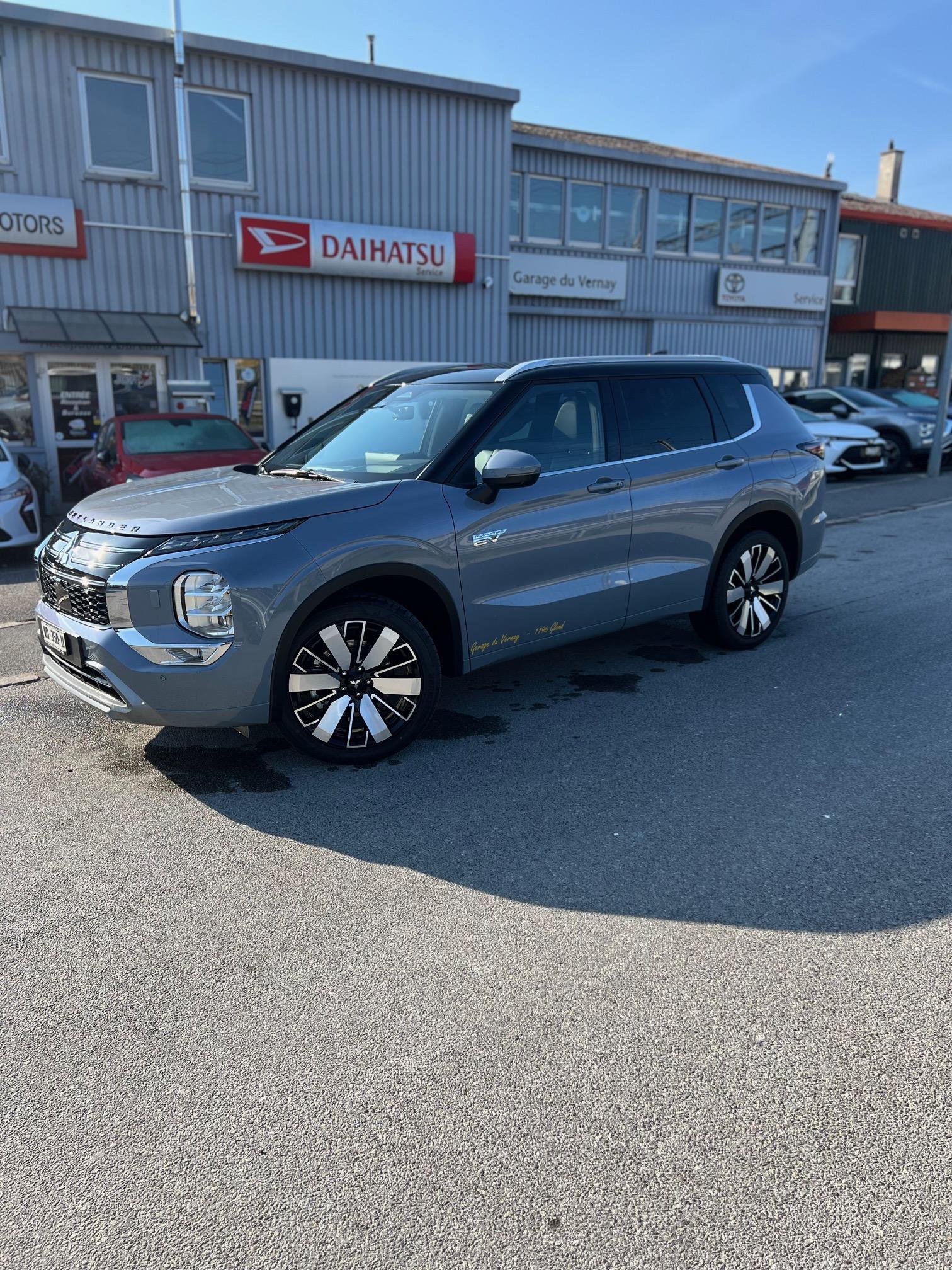 MITSUBISHI Outlander 2.4 PHEV Instyle 4x4-showroom-element-2