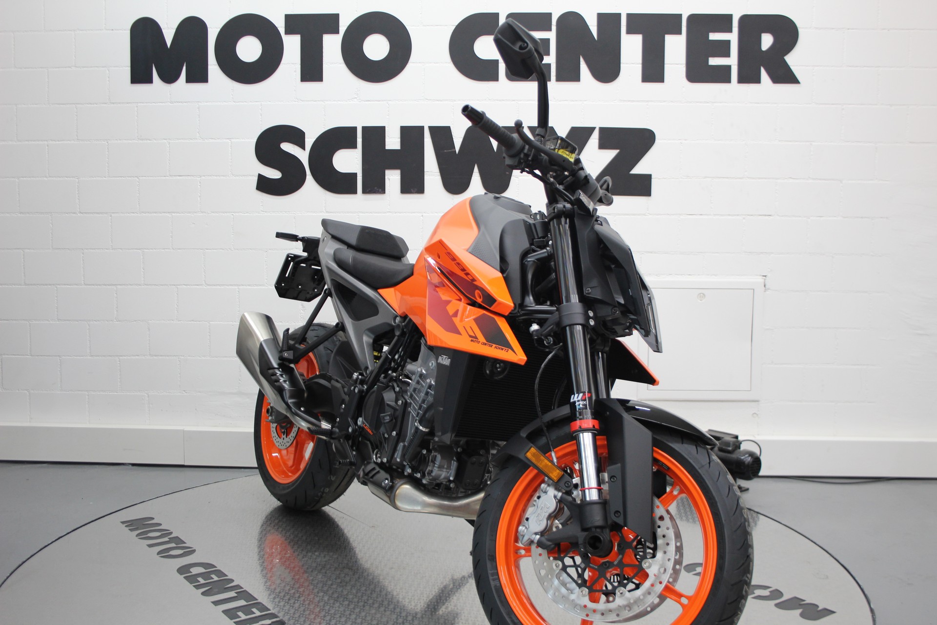 KTM 990 Duke-image-1
