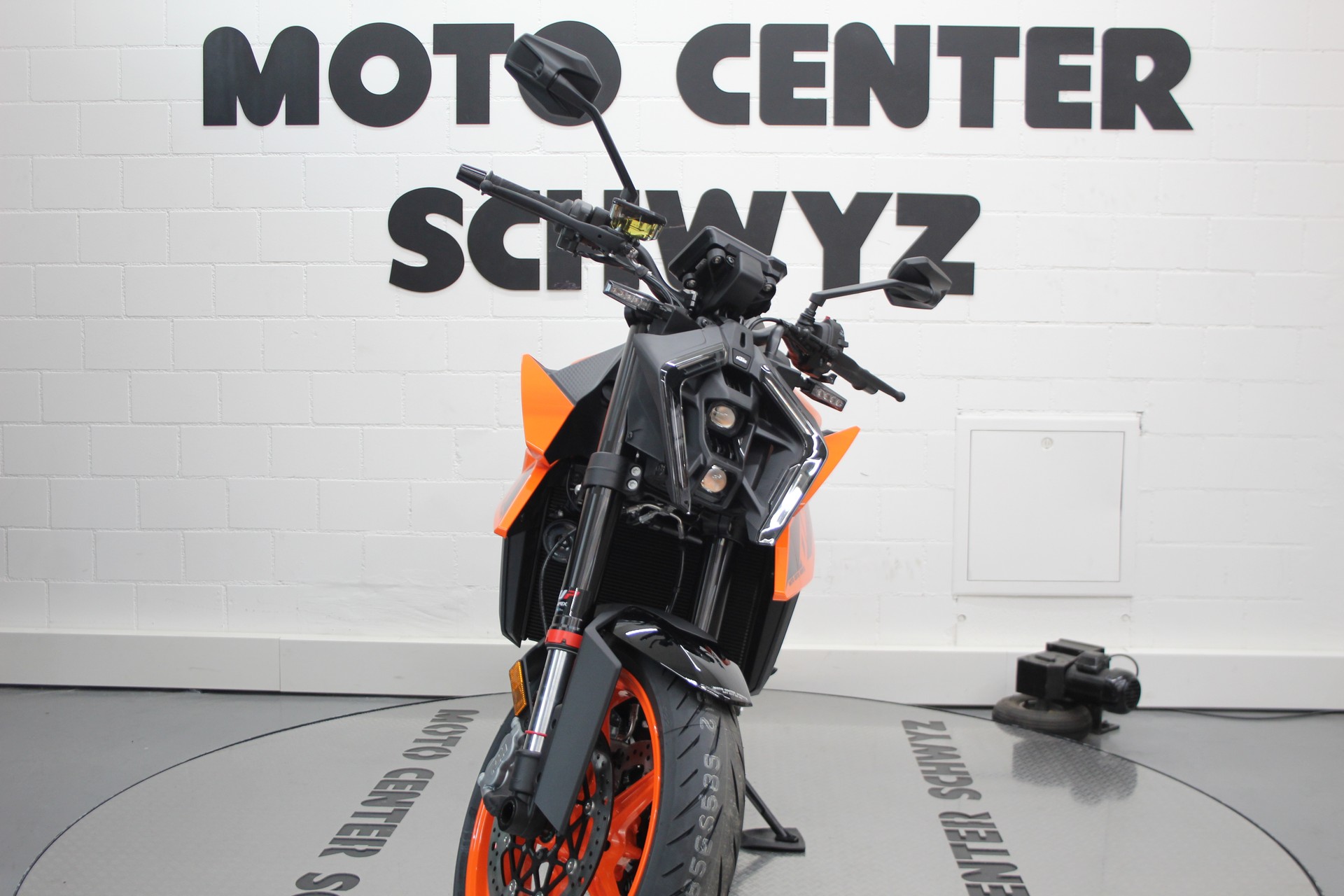 KTM 990 Duke-image-2
