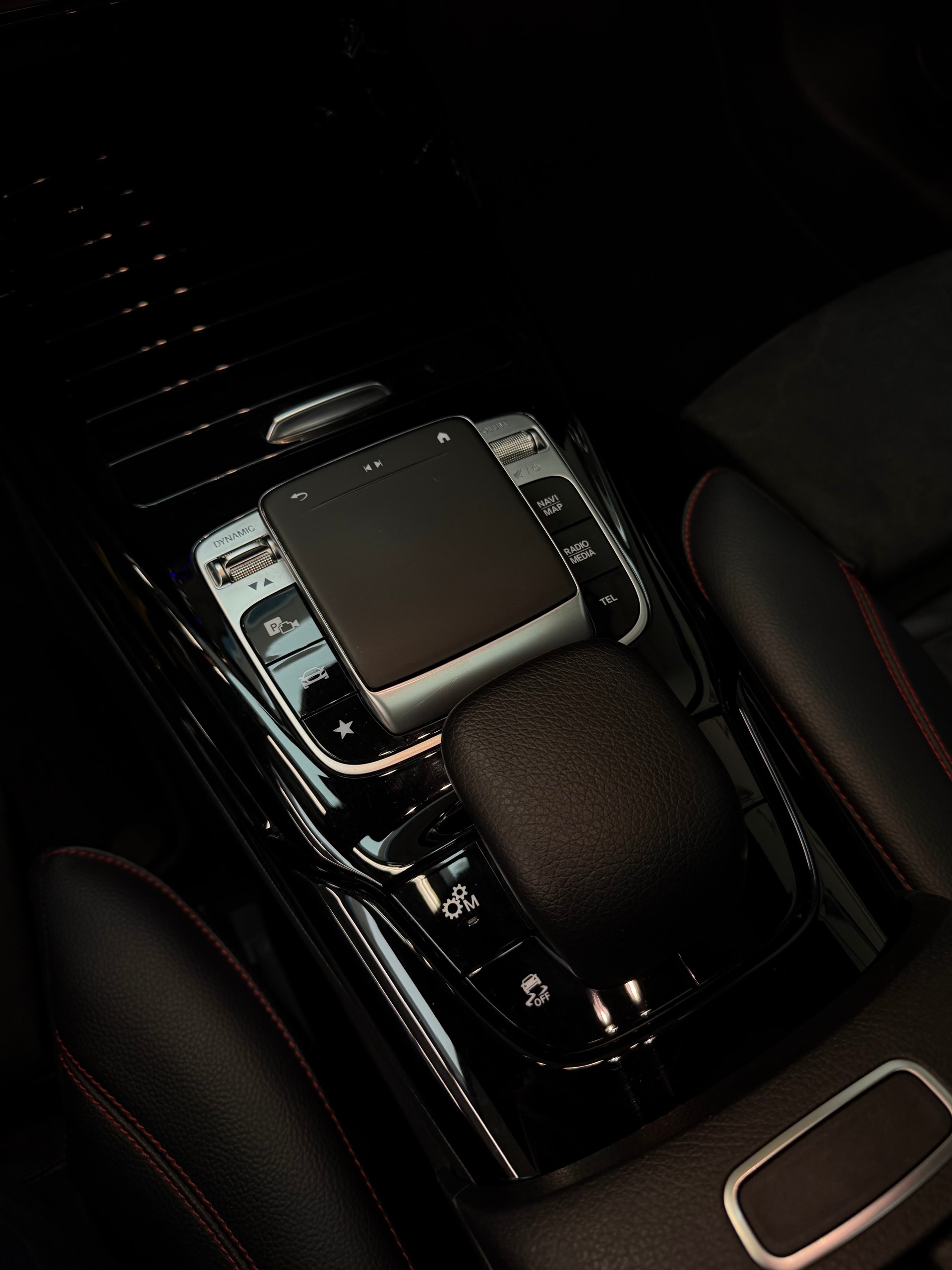 MERCEDES-BENZ CLA 35 AMG 4Matic 7G-DCT Limited Yellow Black Performance Aktionsleasing ab 399.--image-18