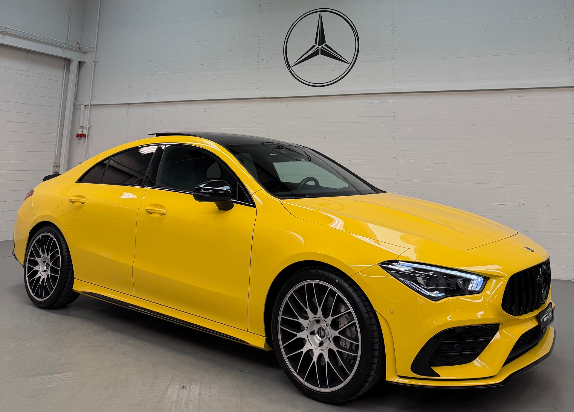 MERCEDES-BENZ CLA 35 AMG 4Matic 7G-DCT Limited Yellow Black Performance Aktionsleasing ab 399.--showroom-element-2