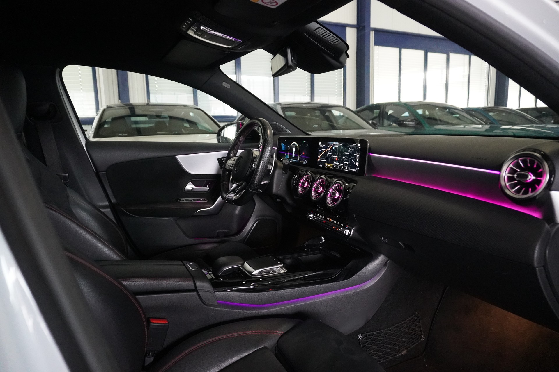 MERCEDES-BENZ A 35 AMG 4Matic Speedshift-image-8