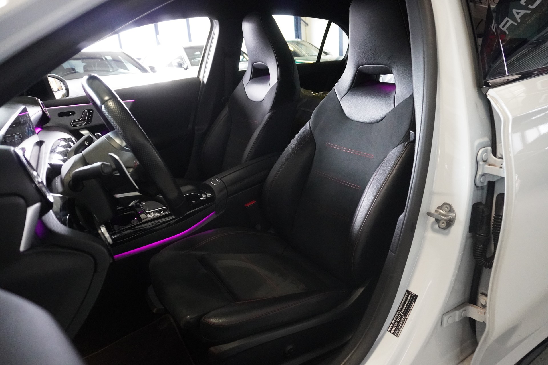 MERCEDES-BENZ A 35 AMG 4Matic Speedshift-image-10
