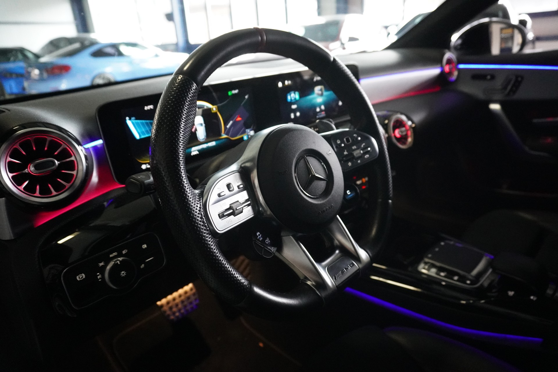 MERCEDES-BENZ A 35 AMG 4Matic Speedshift-image-7