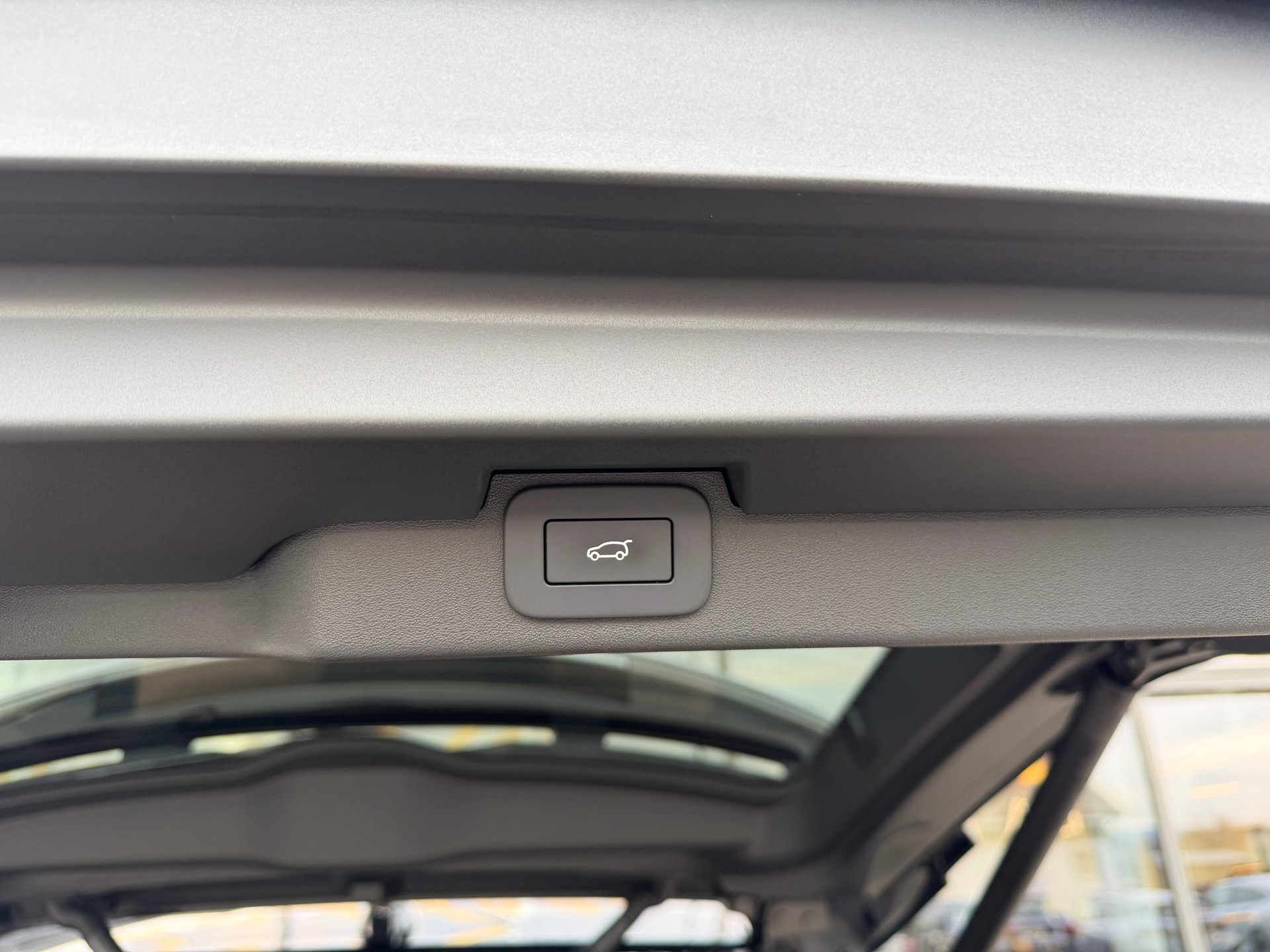 LAND ROVER Discovery 3.0D I6 300 R-Dynamic HSE AWD Automatic-image-21