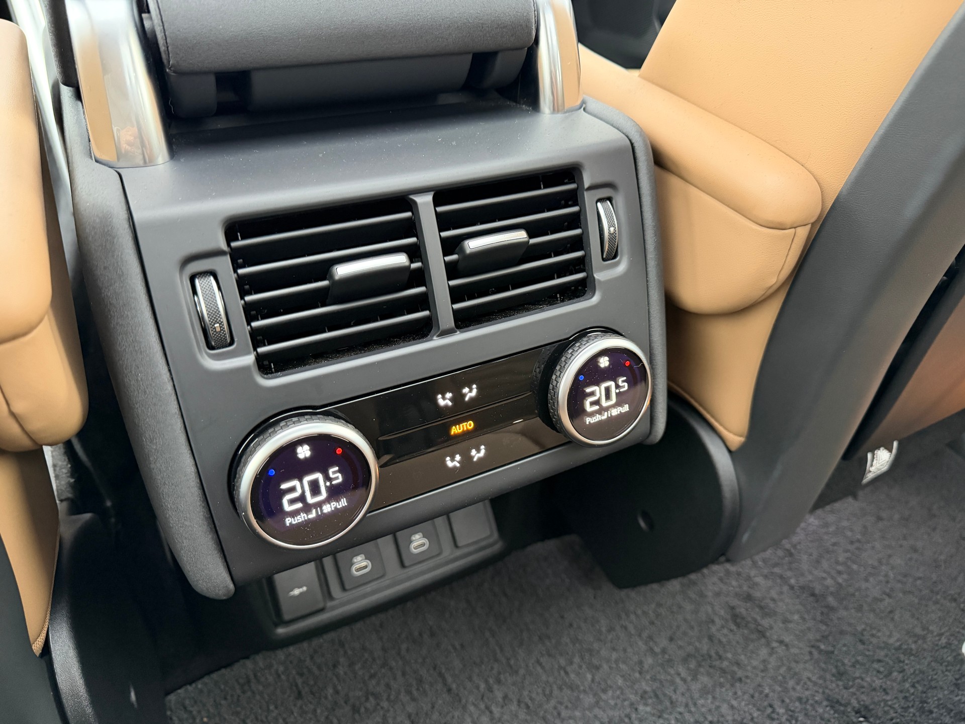 LAND ROVER Discovery 3.0D I6 300 R-Dynamic HSE AWD Automatic-image-26