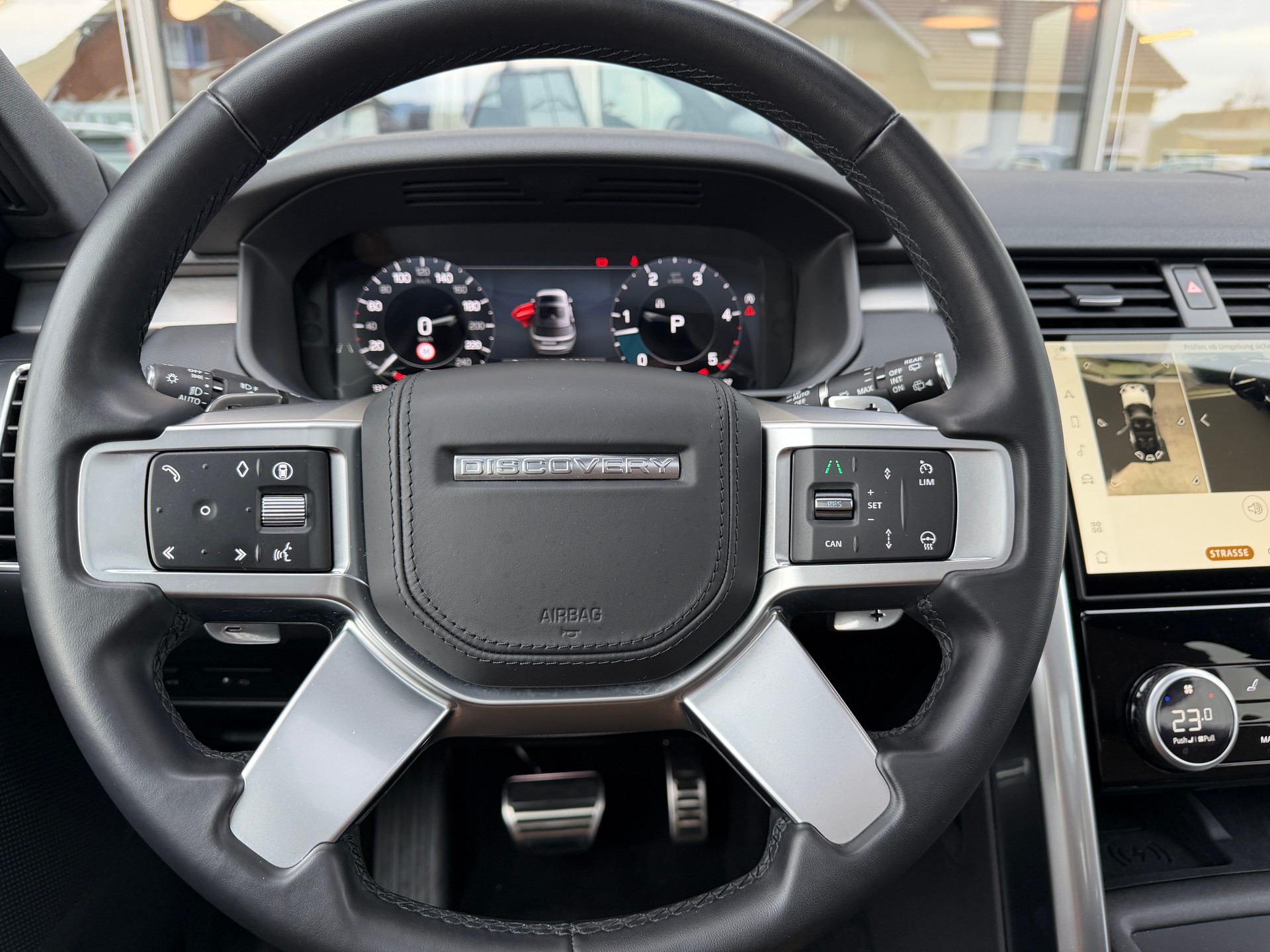 LAND ROVER Discovery 3.0D I6 300 R-Dynamic HSE AWD Automatic-image-16