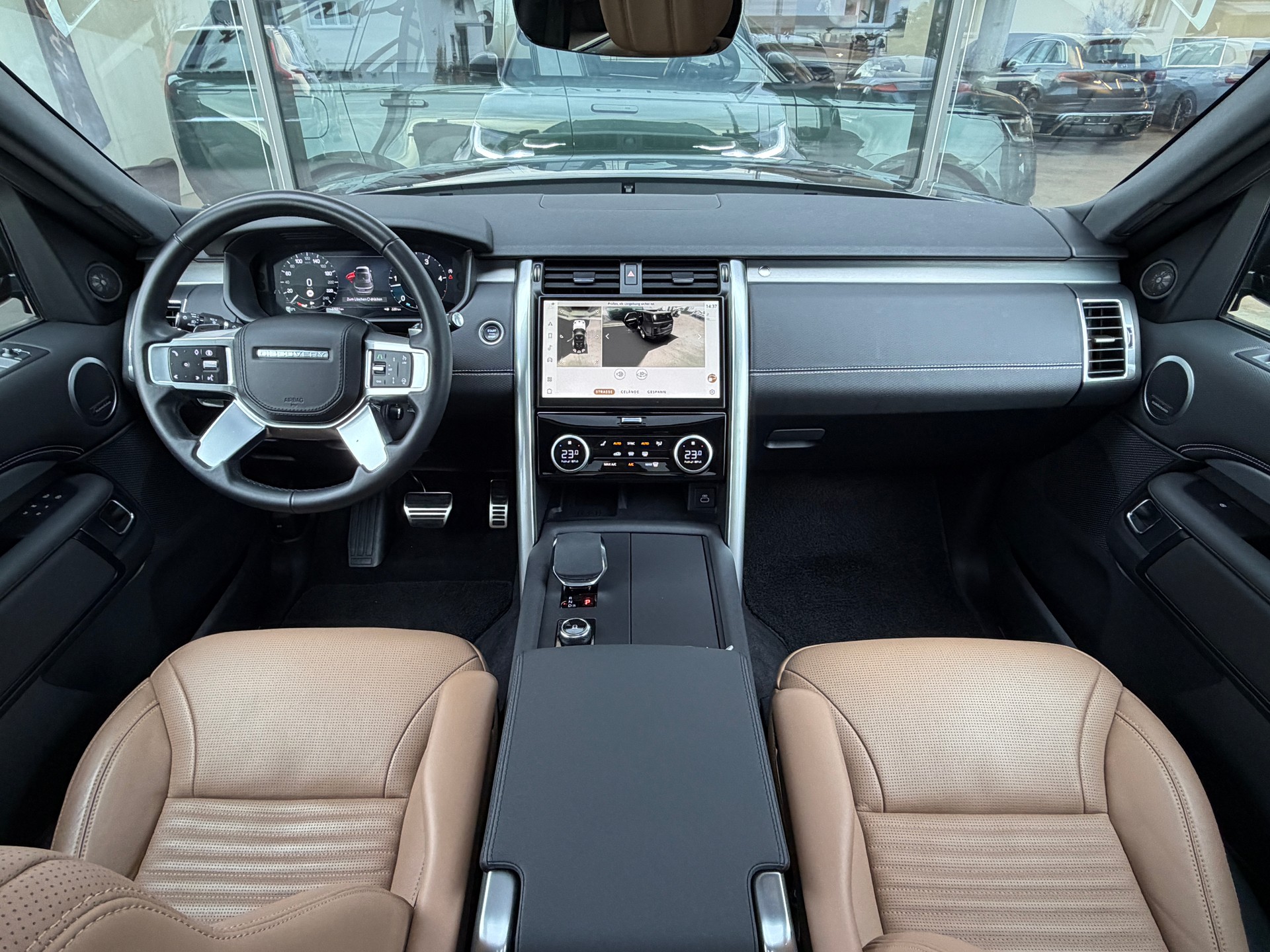 LAND ROVER Discovery 3.0D I6 300 R-Dynamic HSE AWD Automatic-image-14
