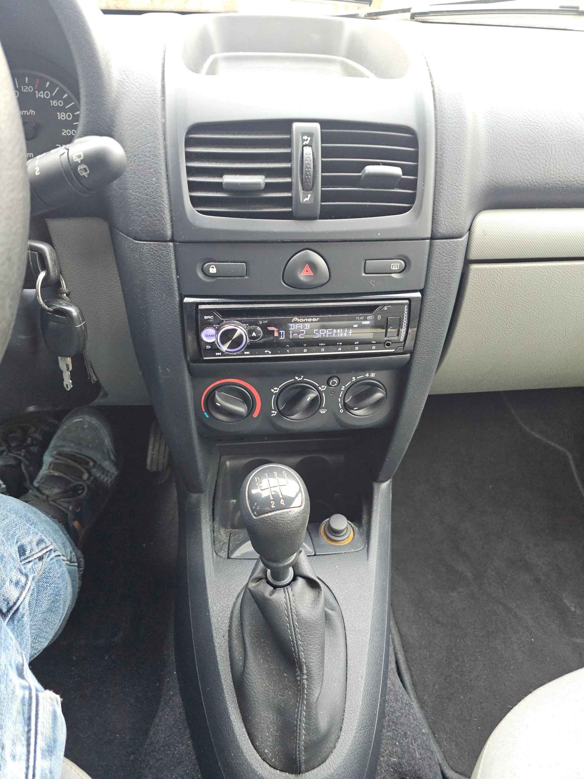 RENAULT Clio 1.2 Authentique Pack-image-6