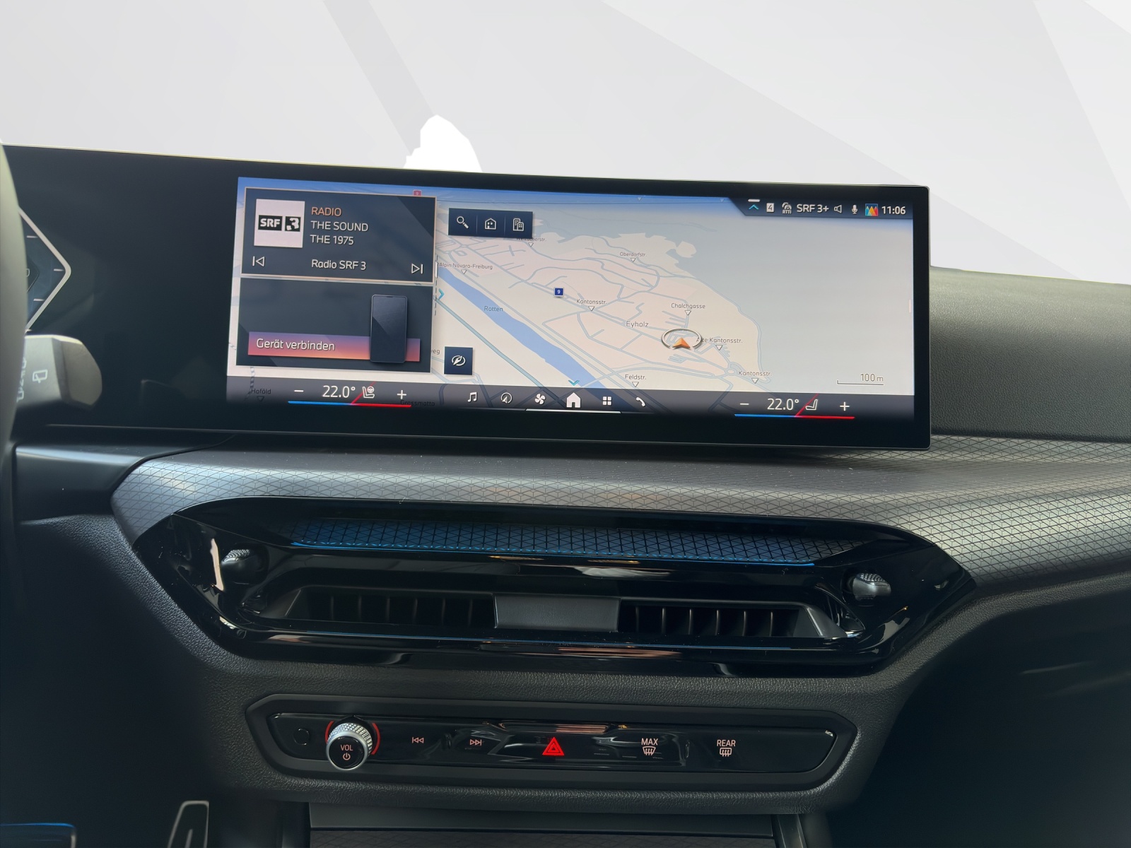 BMW 320d xDrive Touring-image-11