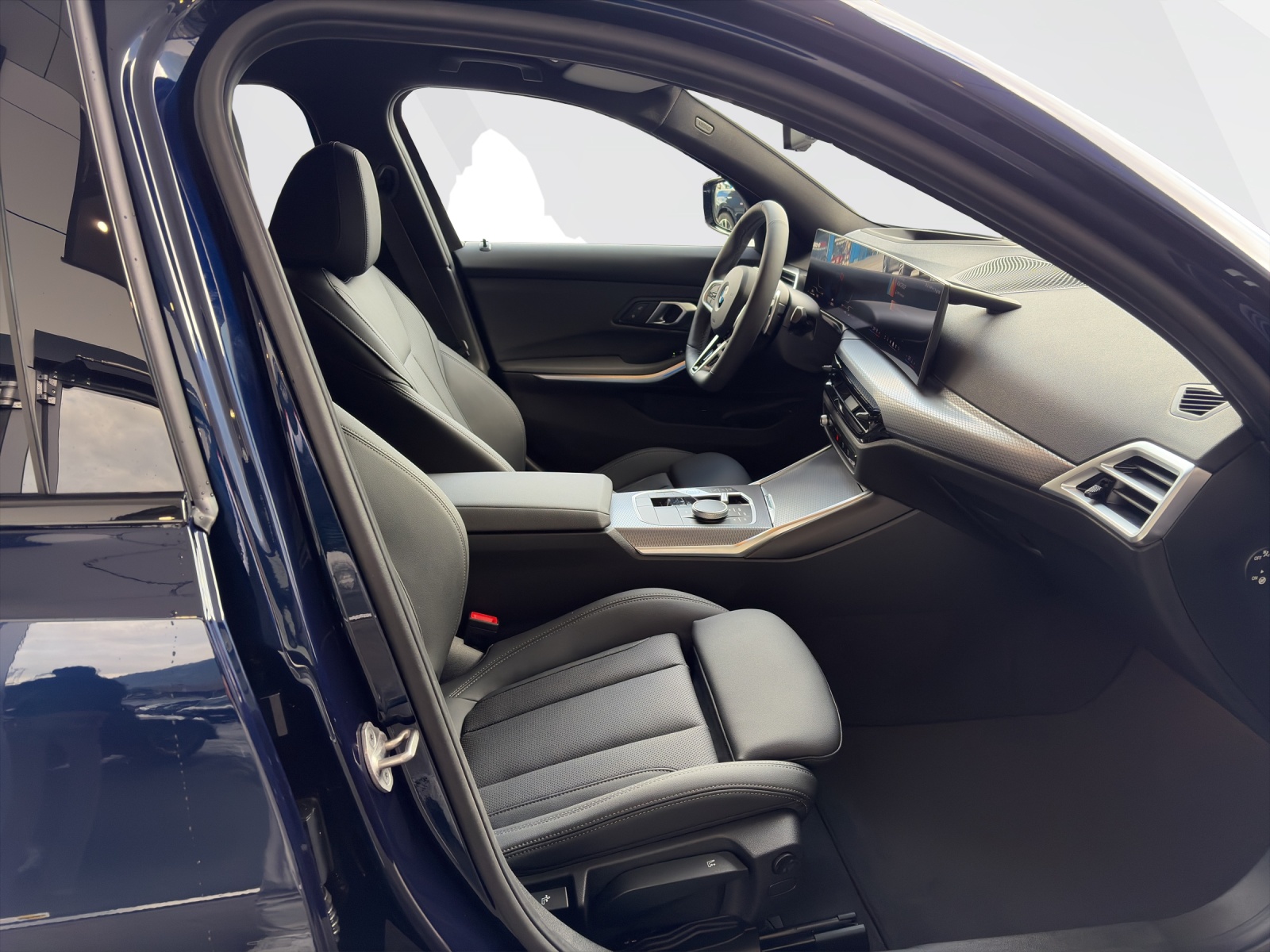 BMW 320d xDrive Touring-image-13