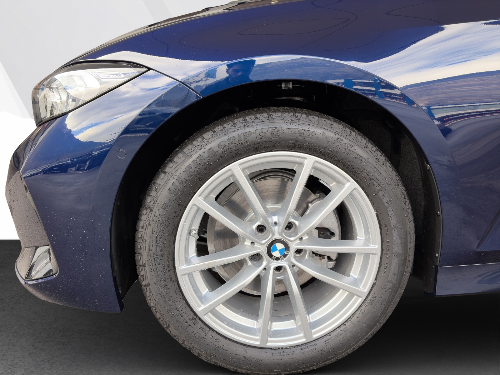 BMW 320d xDrive Touring-image-17