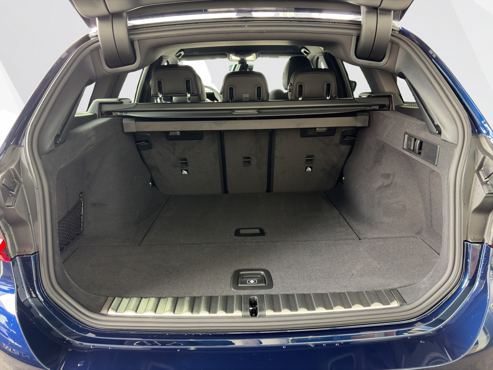 BMW 320d xDrive Touring-image-16