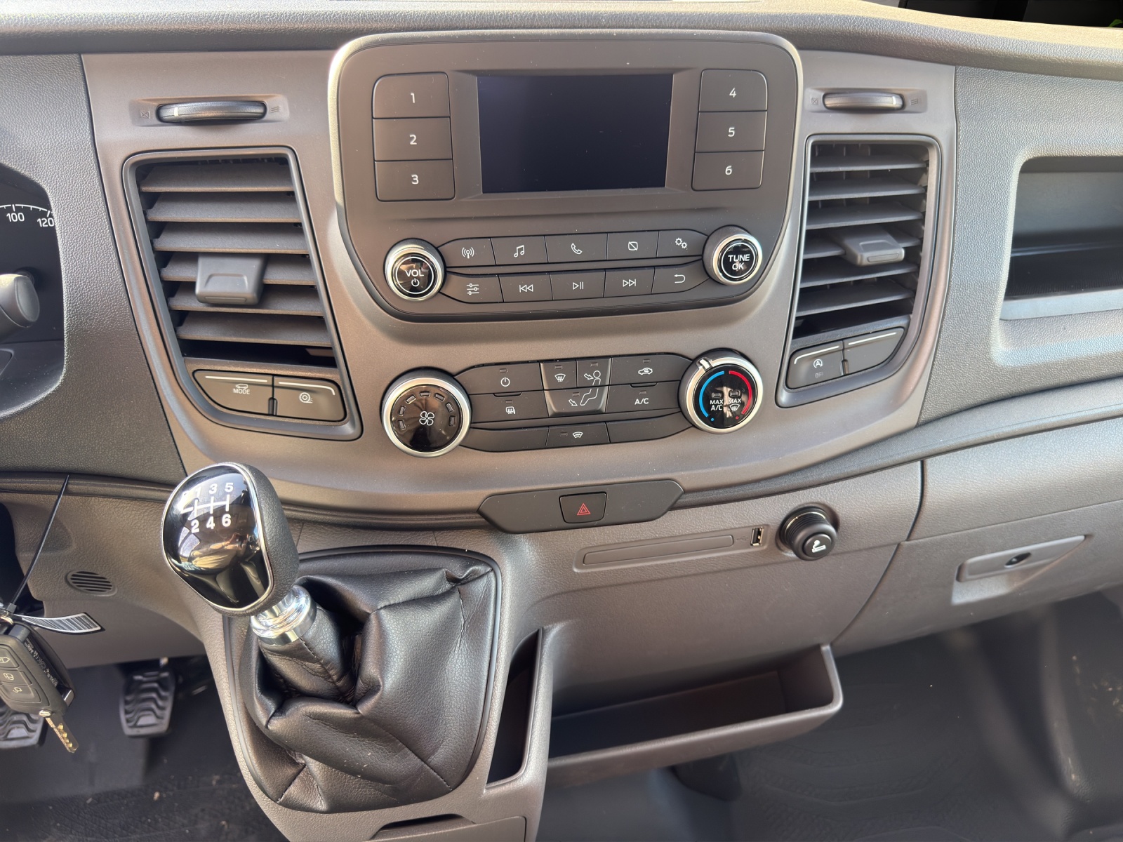 FORD Transit 470 L2 Trend 2.0 TDCi 170 RWD-image-11