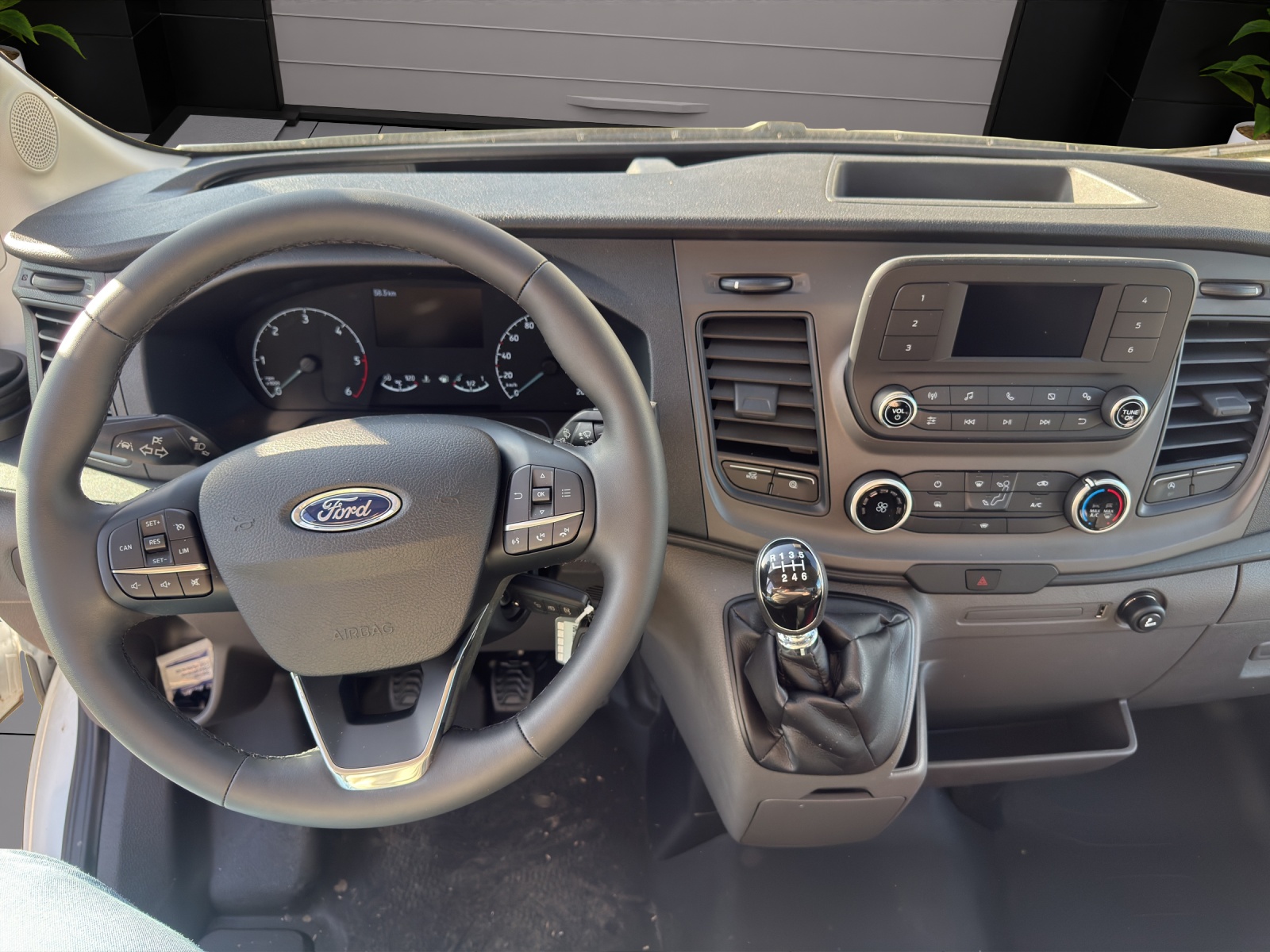 FORD Transit 470 L2 Trend 2.0 TDCi 170 RWD-image-10