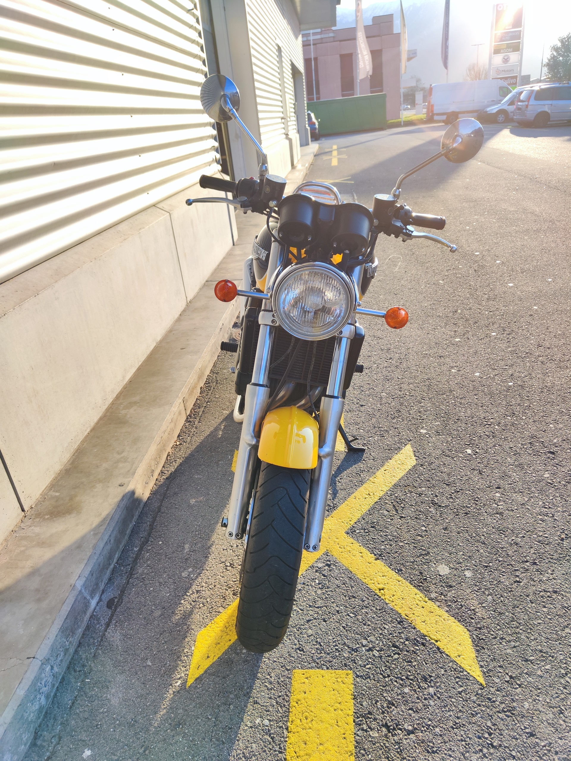 TRIUMPH Thunderbird 900 Sport-image-3