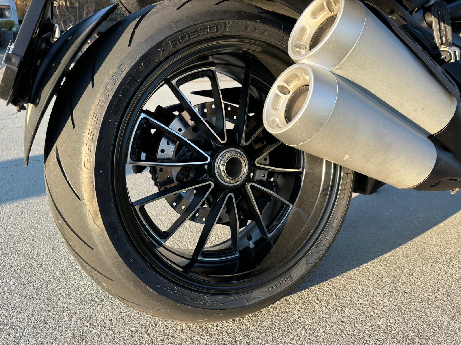 DUCATI Diavel 1200 Strada-image-8