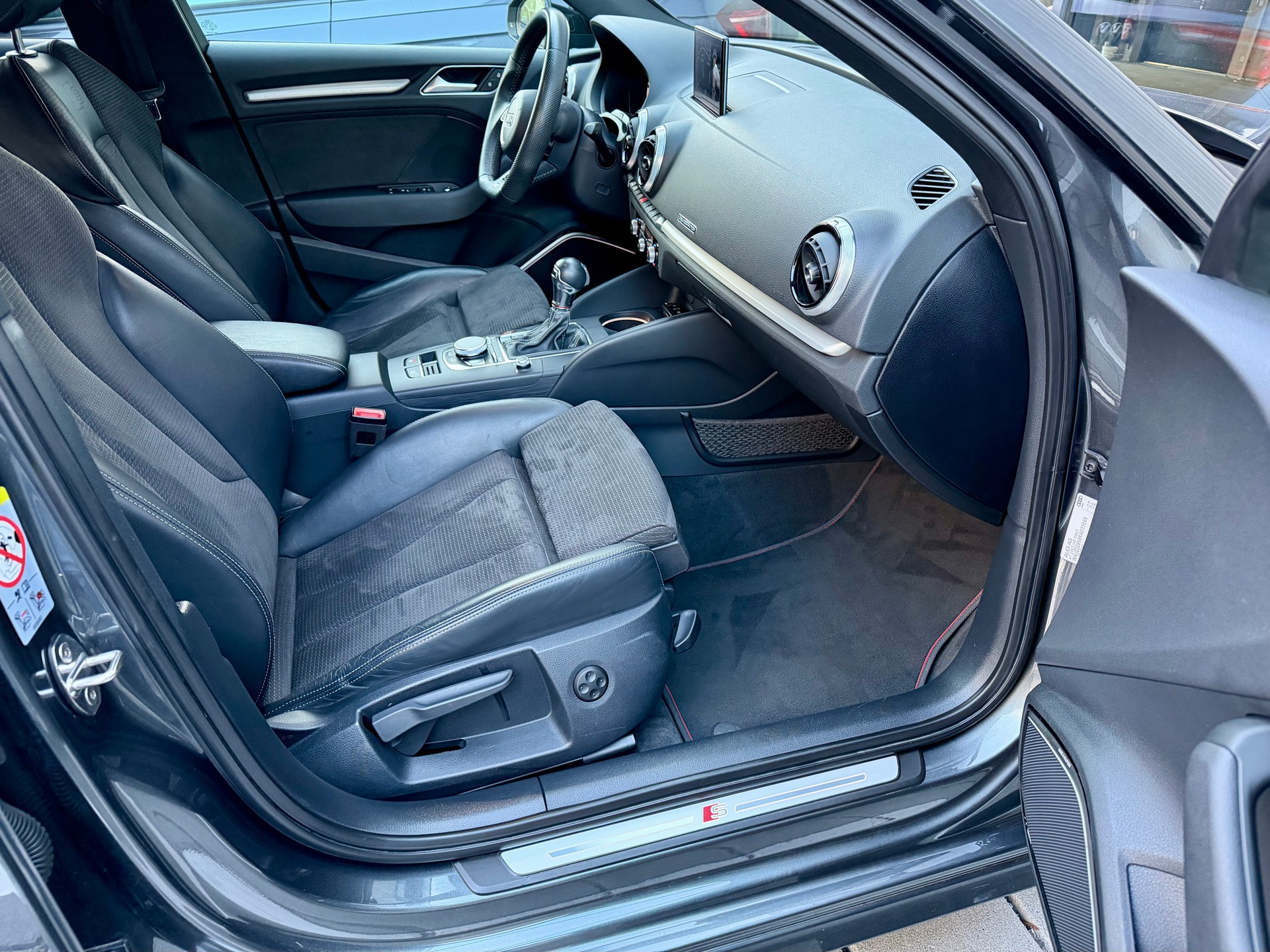 AUDI S3 Sportback 2.0 TFSI quattro S-tronic - Daytonagrau --image-13