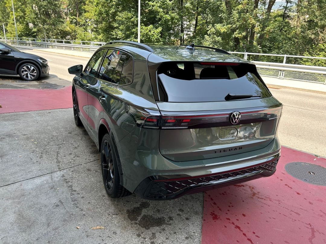 VW Tiguan R-Line UNITED-showroom-element-2