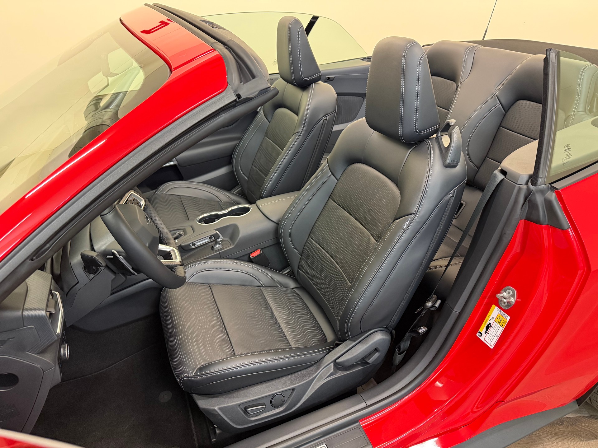 FORD Mustang Convertible 5.0 V8 GT Automat-image-14