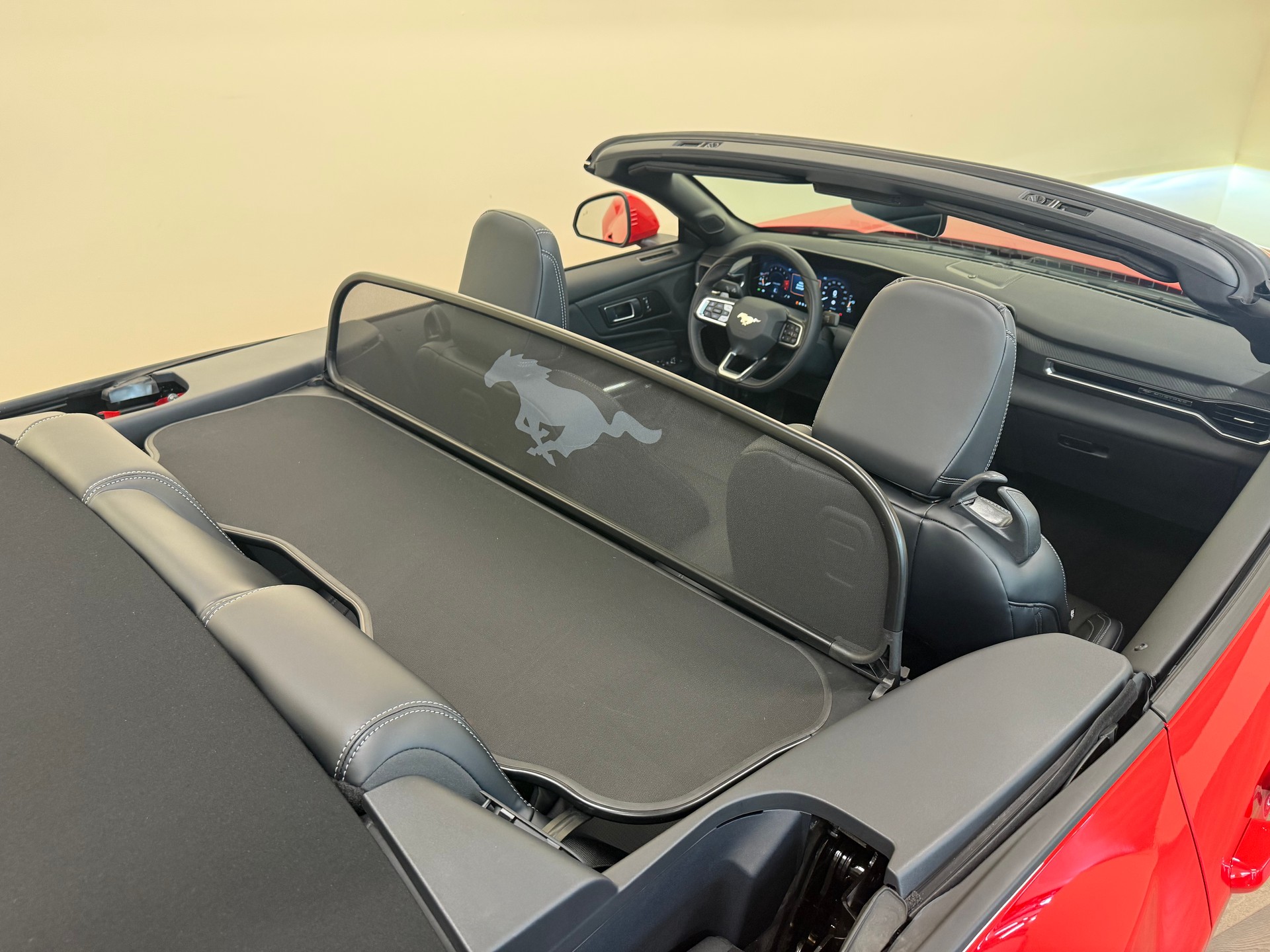 FORD Mustang Convertible 5.0 V8 GT Automat-image-29