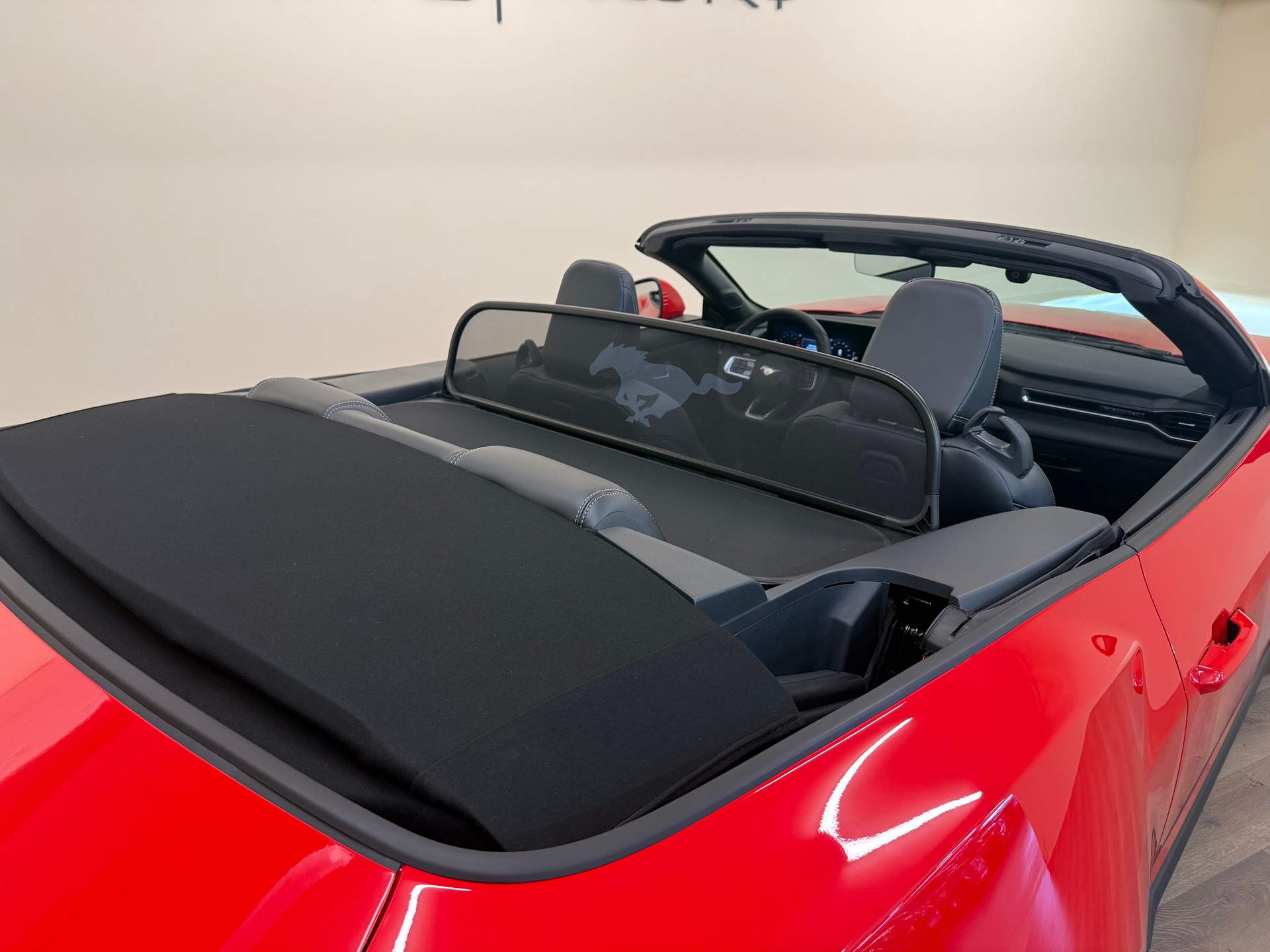 FORD Mustang Convertible 5.0 V8 GT Automat-image-28