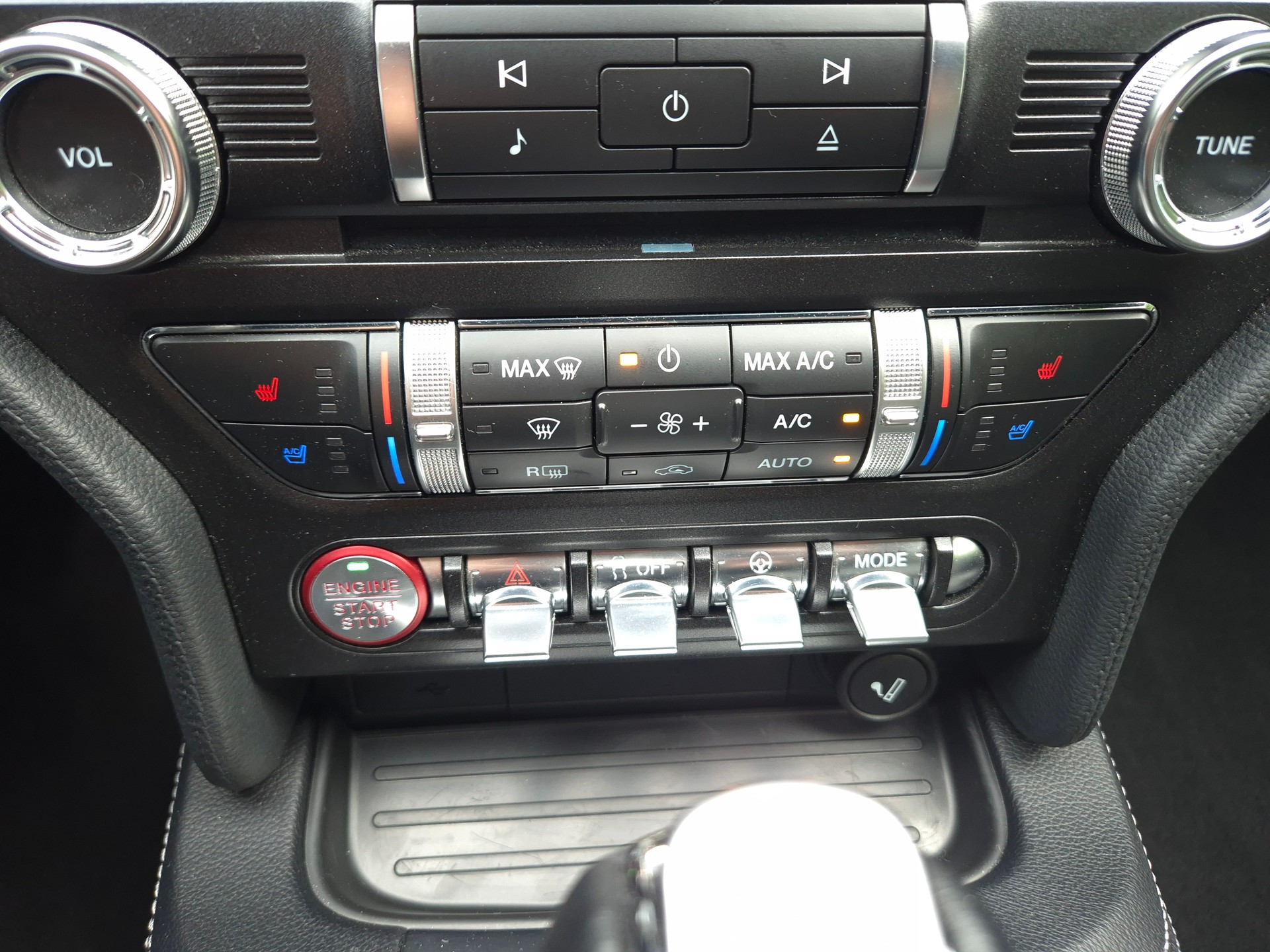 FORD Mustang Fastback 5.0 V8 GT Automat-image-24