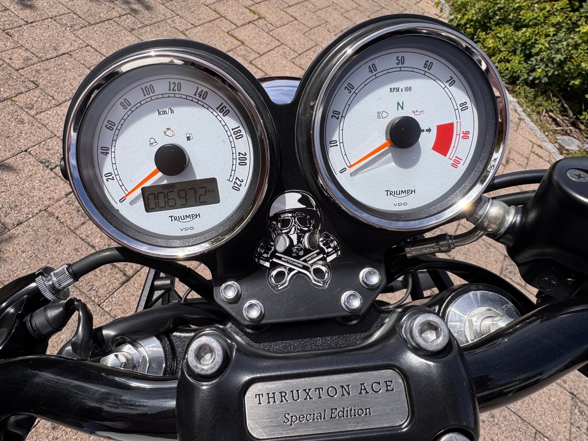 TRIUMPH Triumph Thruxton 900 Ace Special Edition | 7’000 km | REMUS | Top Zustand-image-3