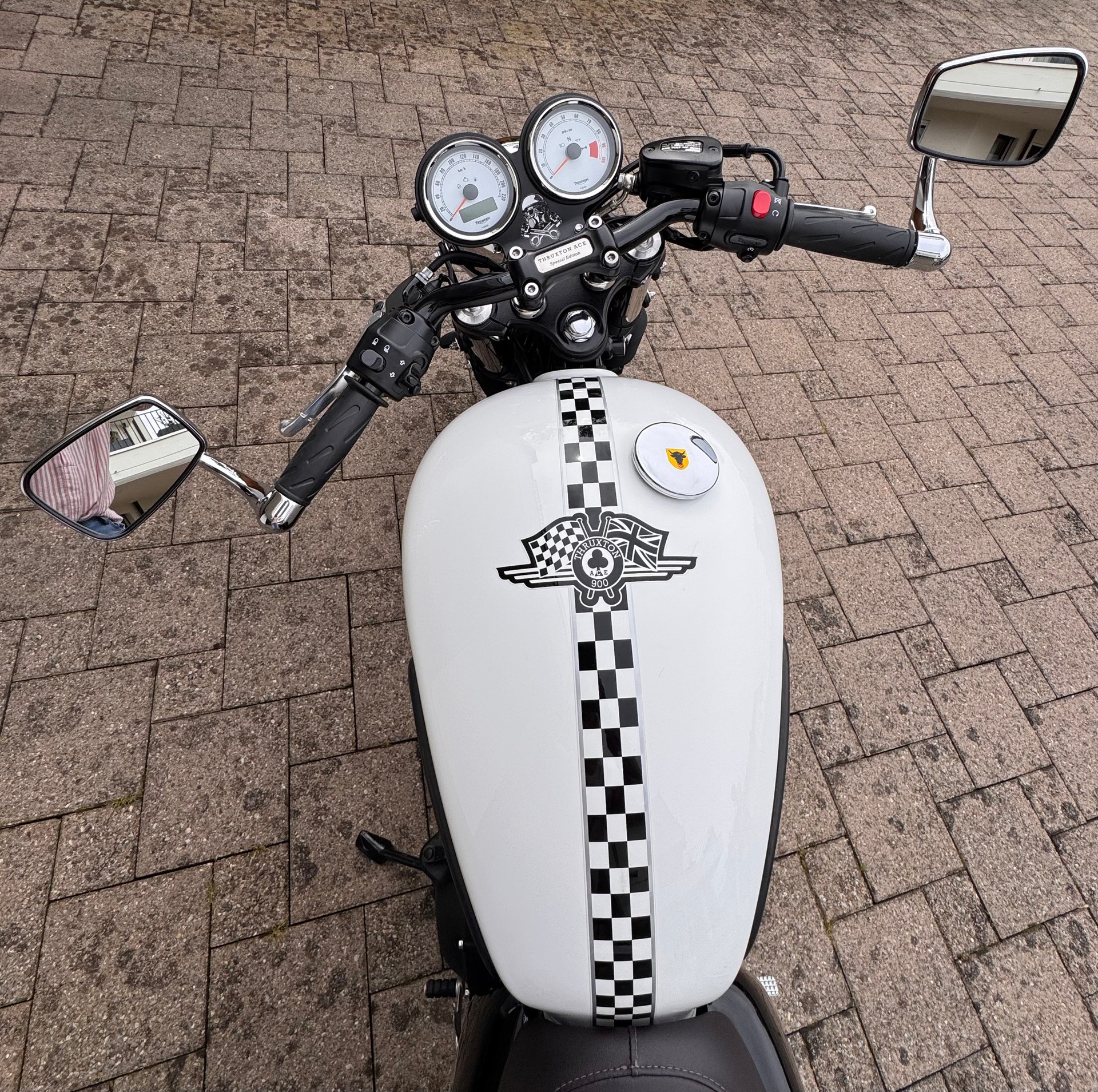 TRIUMPH Triumph Thruxton 900 Ace Special Edition | 7’000 km | REMUS | Top Zustand-image-8