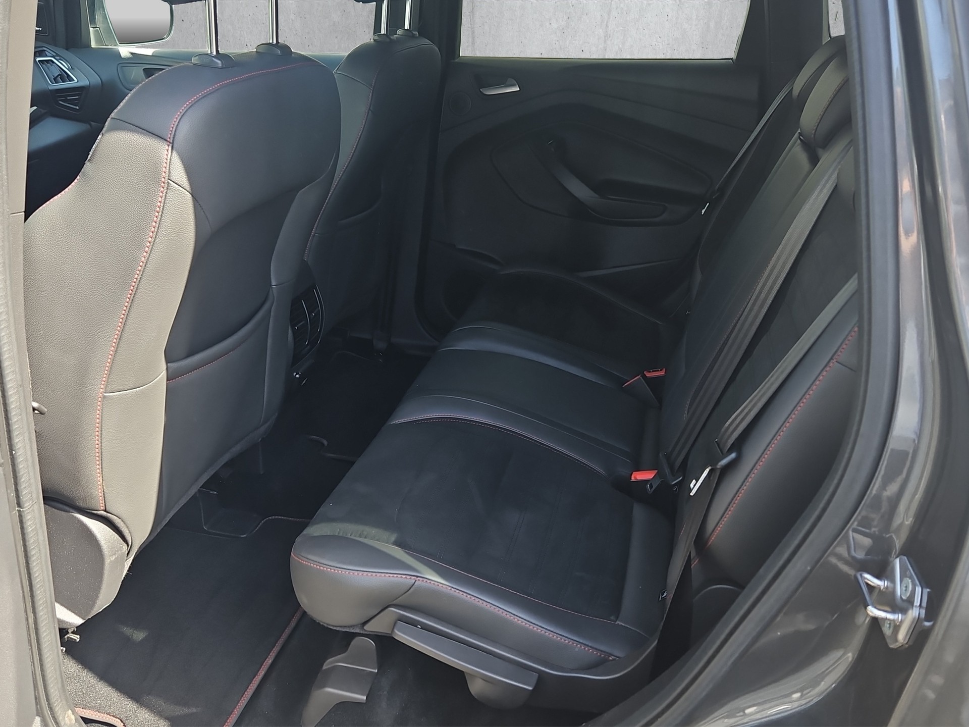FORD Kuga 2.0 EcoBoost ST Line 4WD Automatic-image-15