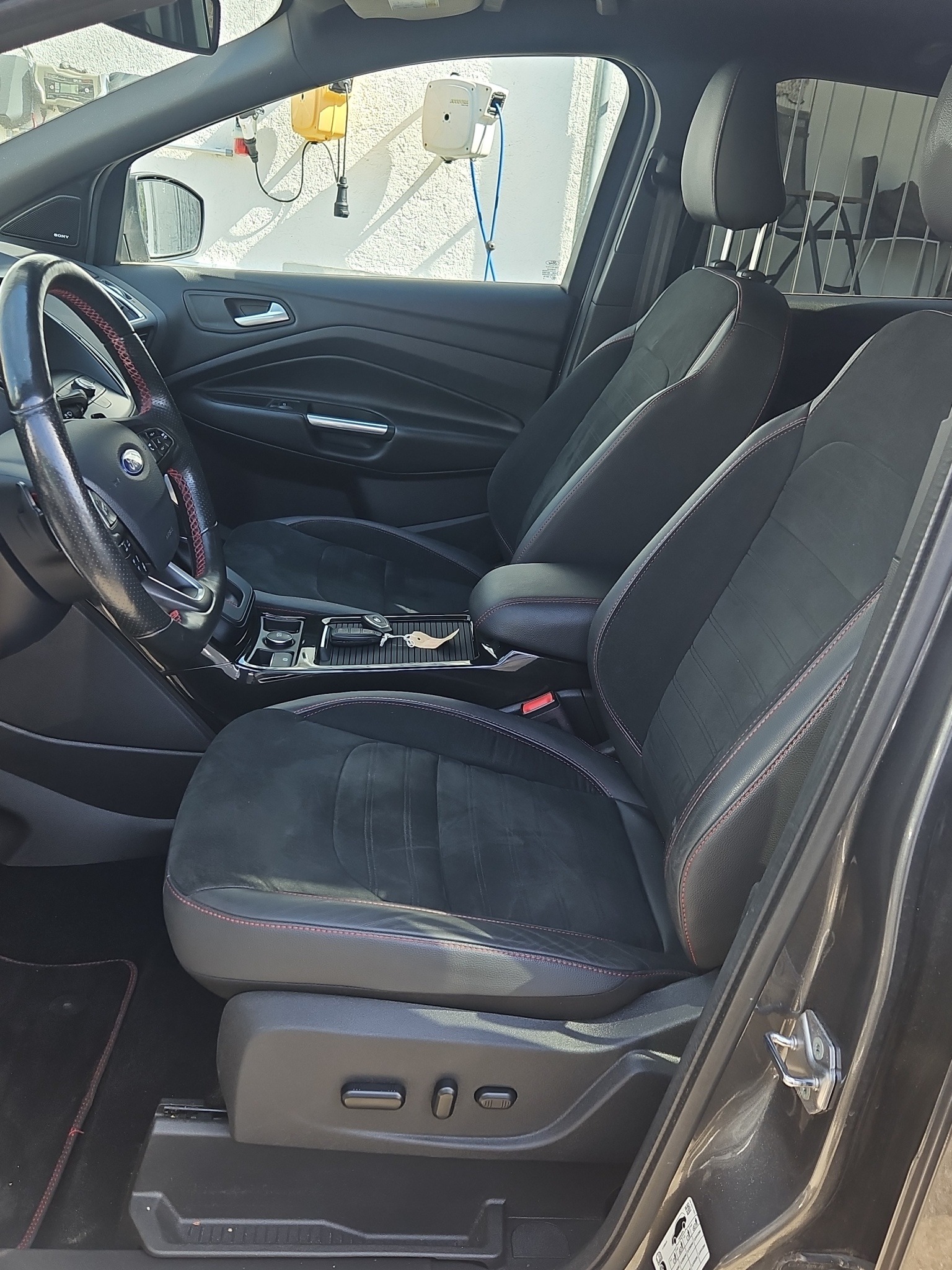 FORD Kuga 2.0 EcoBoost ST Line 4WD Automatic-image-14