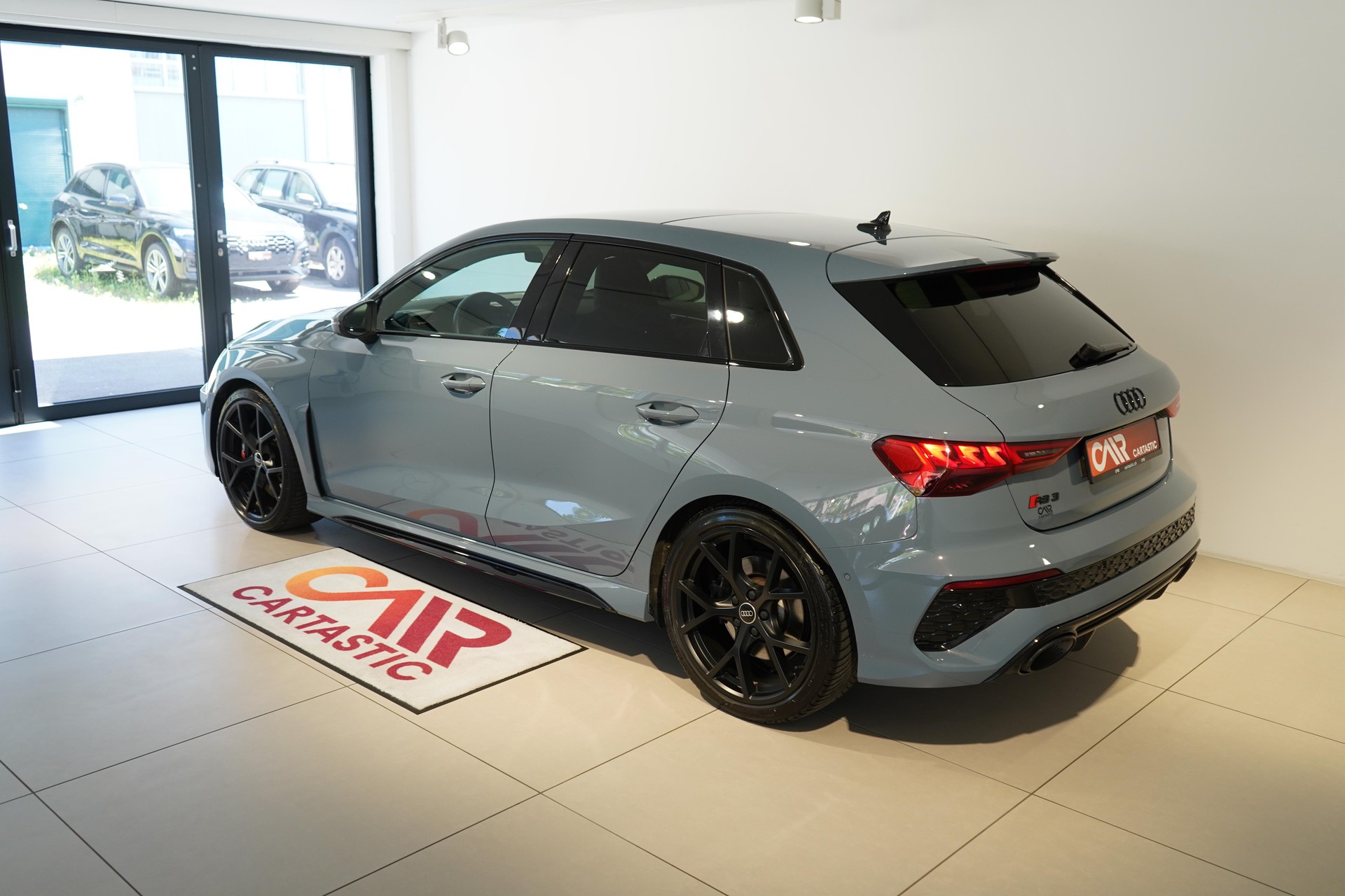 AUDI RS3 Sportback 2.5 TFSI quattro S-Tronic-showroom-element-2