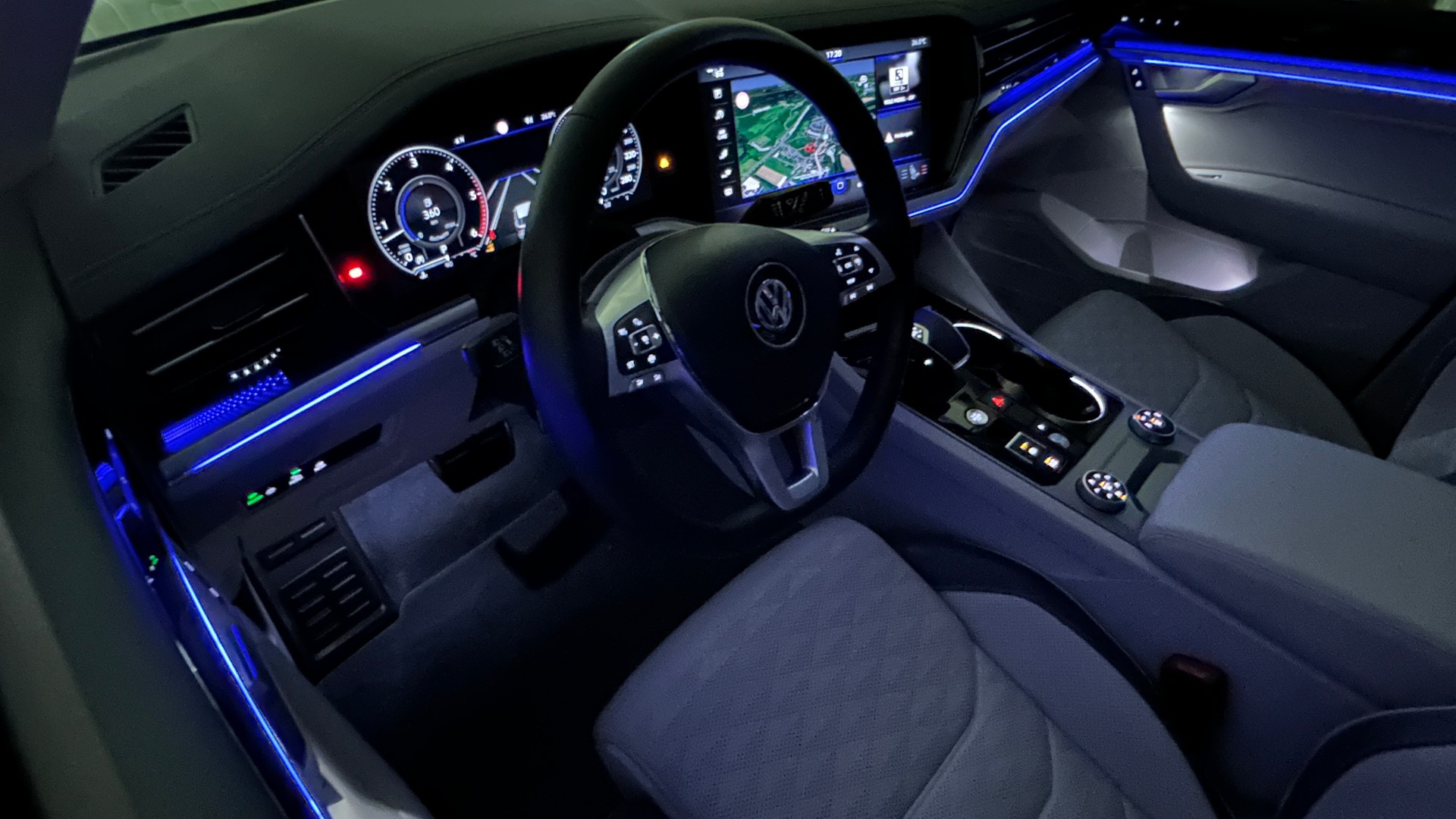 VW 4.0 V8 TDI Elegance - Vollausstattung, IQ Light, Head-up, Night Vision, Softclose, 6.7L/100km, 12M Garantie-image-13