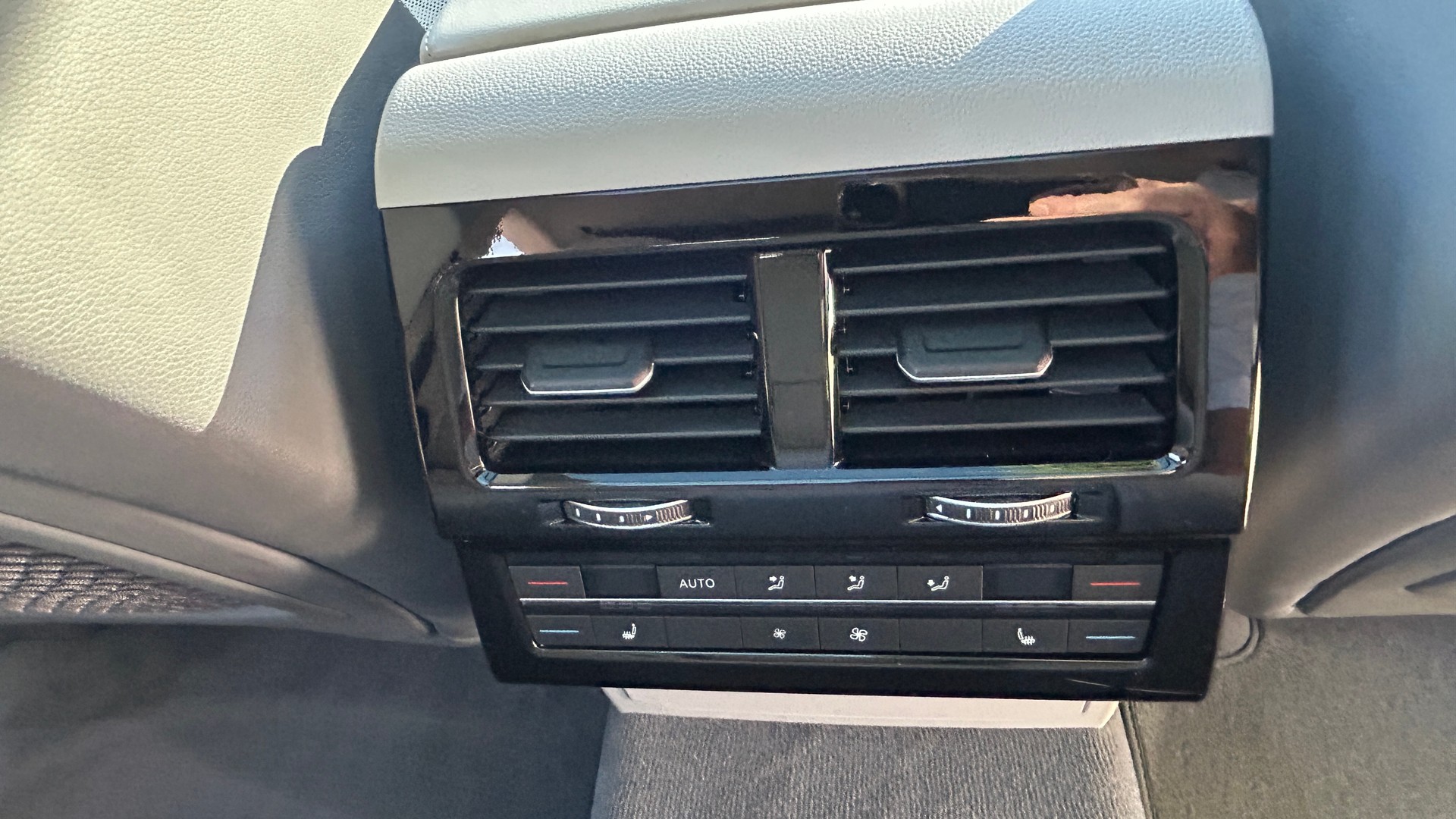 VW 4.0 V8 TDI Elegance - Vollausstattung, IQ Light, Head-up, Night Vision, Softclose, 6.7L/100km, 12M Garantie-image-9