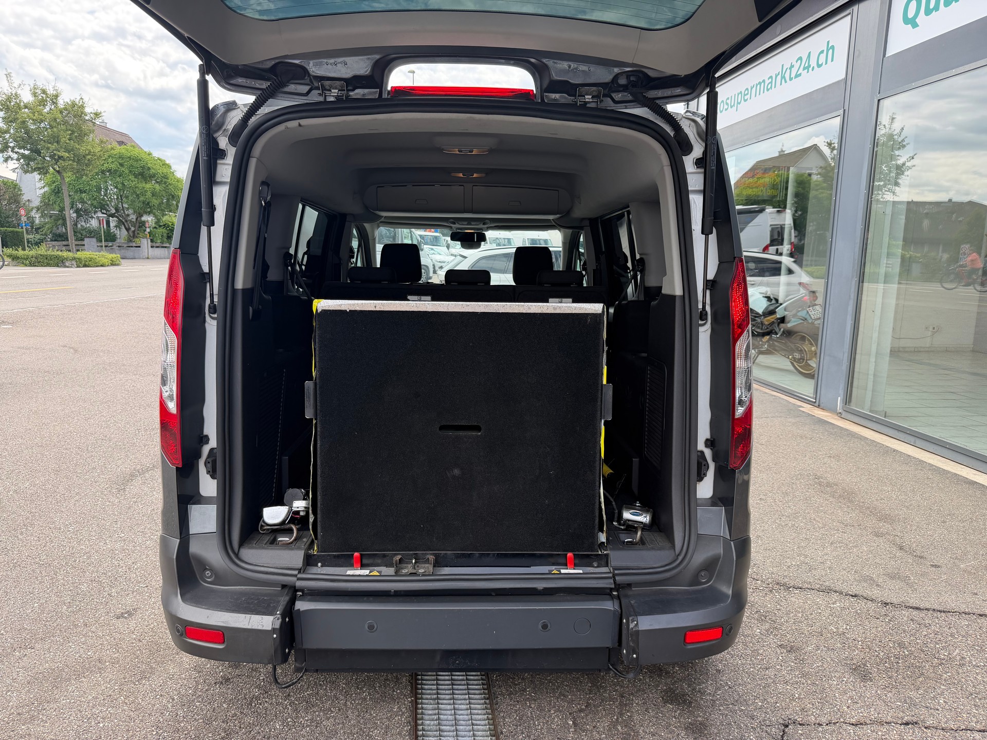 FORD Grand Tourneo Connect 1.6 TDCi Trend Rollstuhl-Rampe-image-8