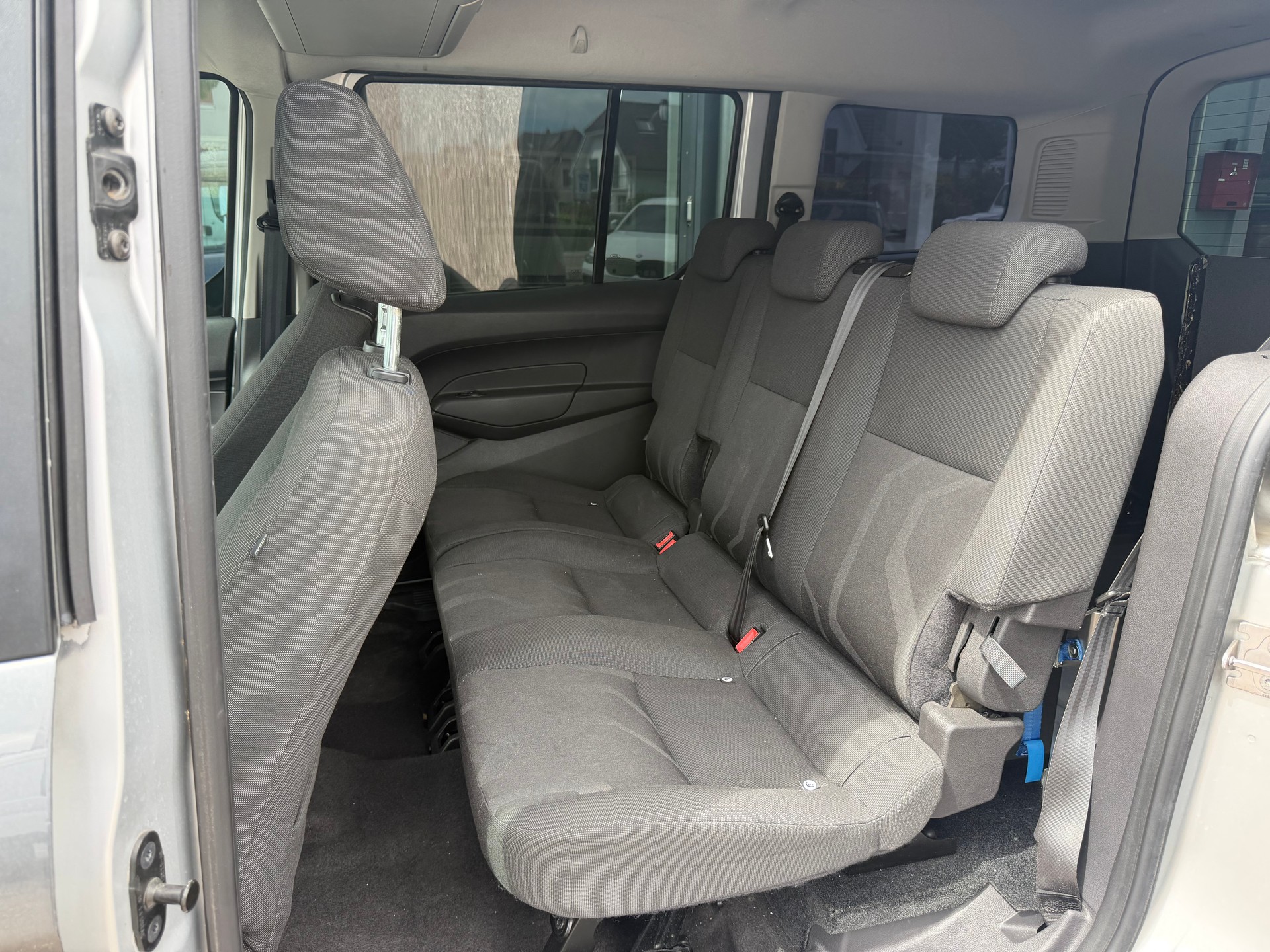 FORD Grand Tourneo Connect 1.6 TDCi Trend Rollstuhl-Rampe-image-14