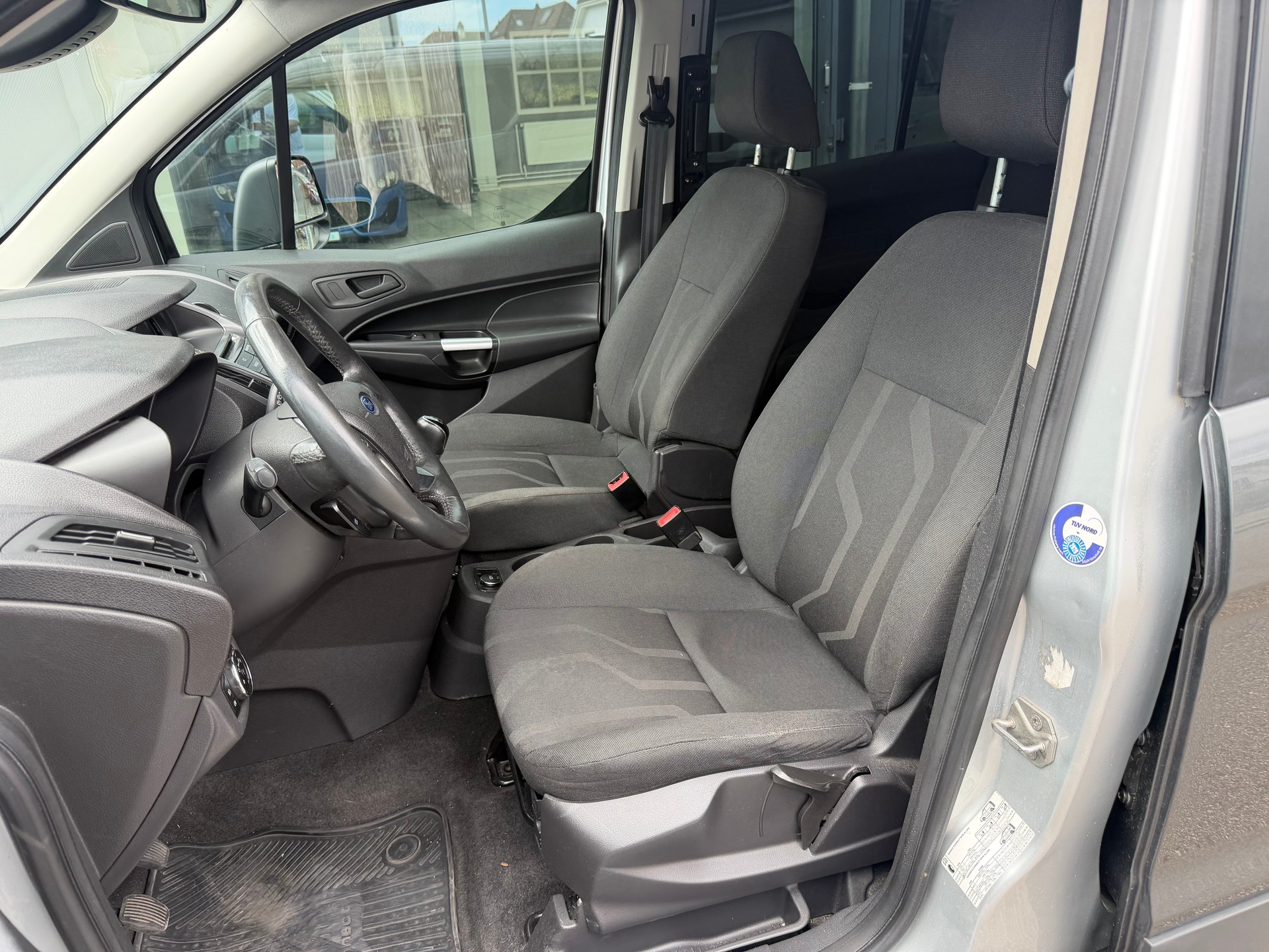 FORD Grand Tourneo Connect 1.6 TDCi Trend Rollstuhl-Rampe-image-16