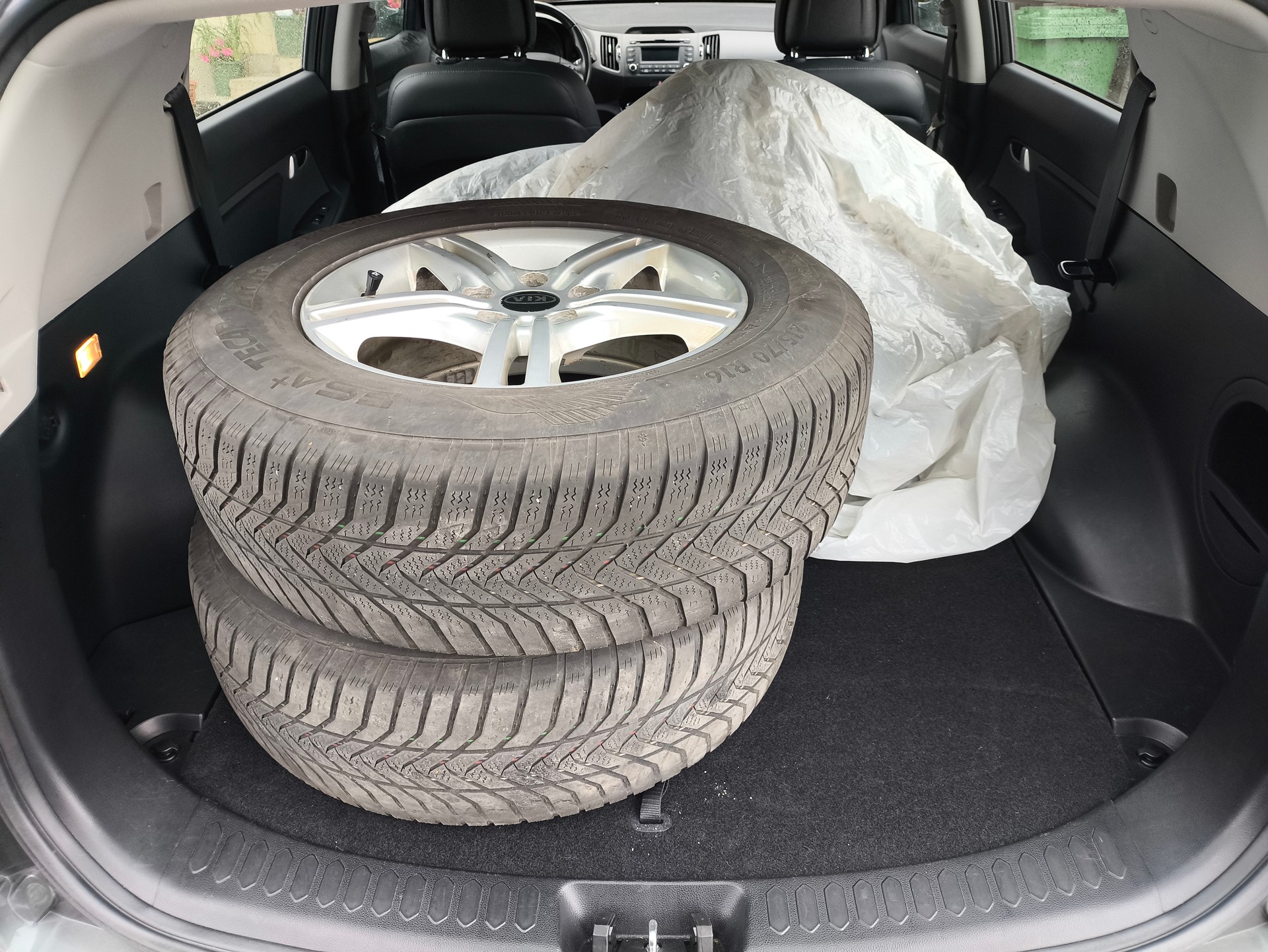 KIA Sportage 2.0 CRDi Style 4WD-image-10