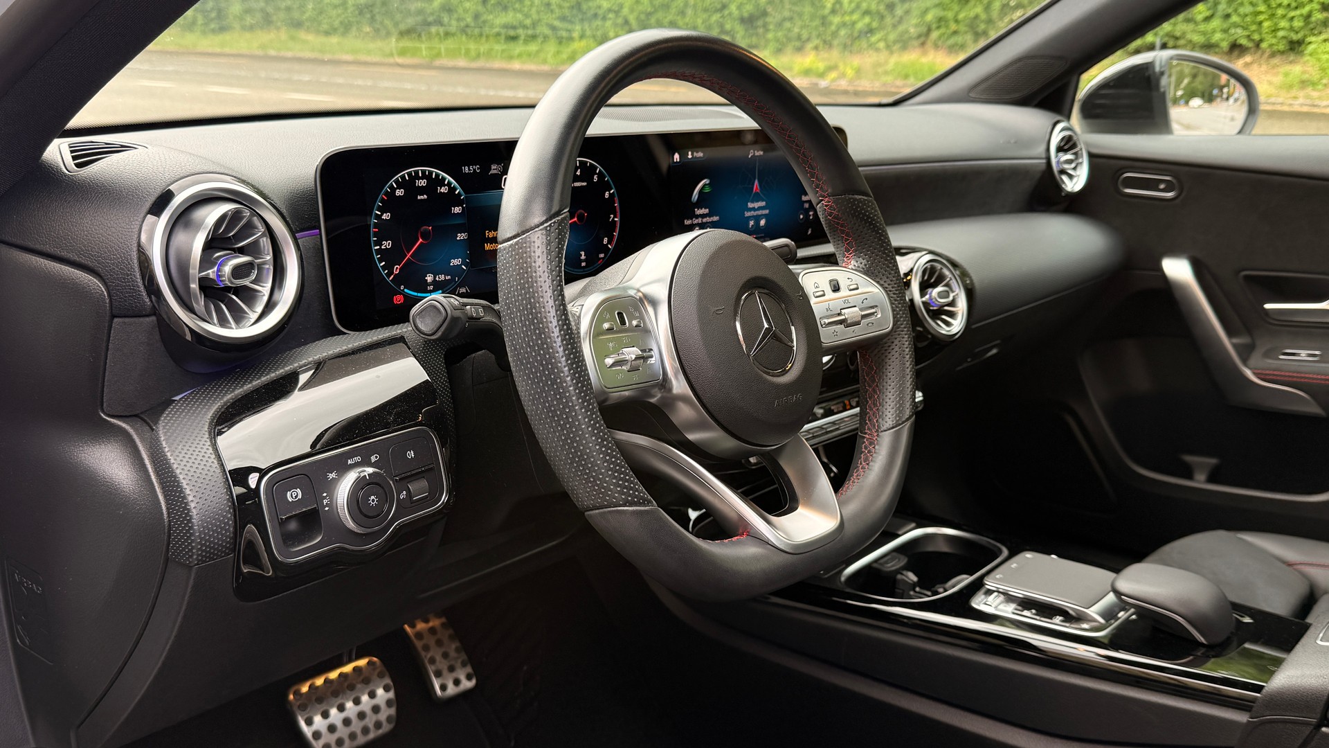 MERCEDES-BENZ A 200 AMG Line 7G-DCT-image-7