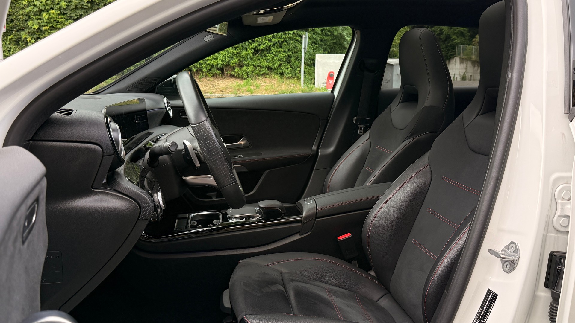 MERCEDES-BENZ A 200 AMG Line 7G-DCT-image-8