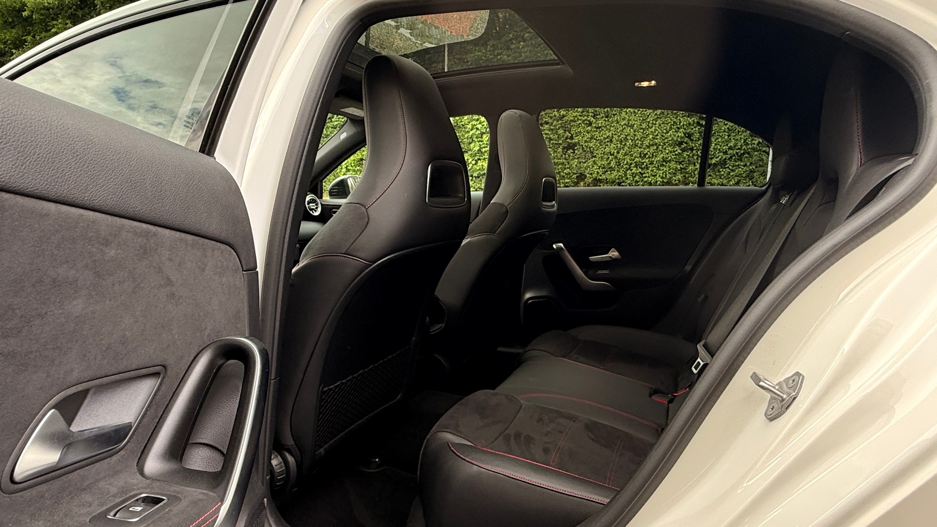 MERCEDES-BENZ A 200 AMG Line 7G-DCT-image-11