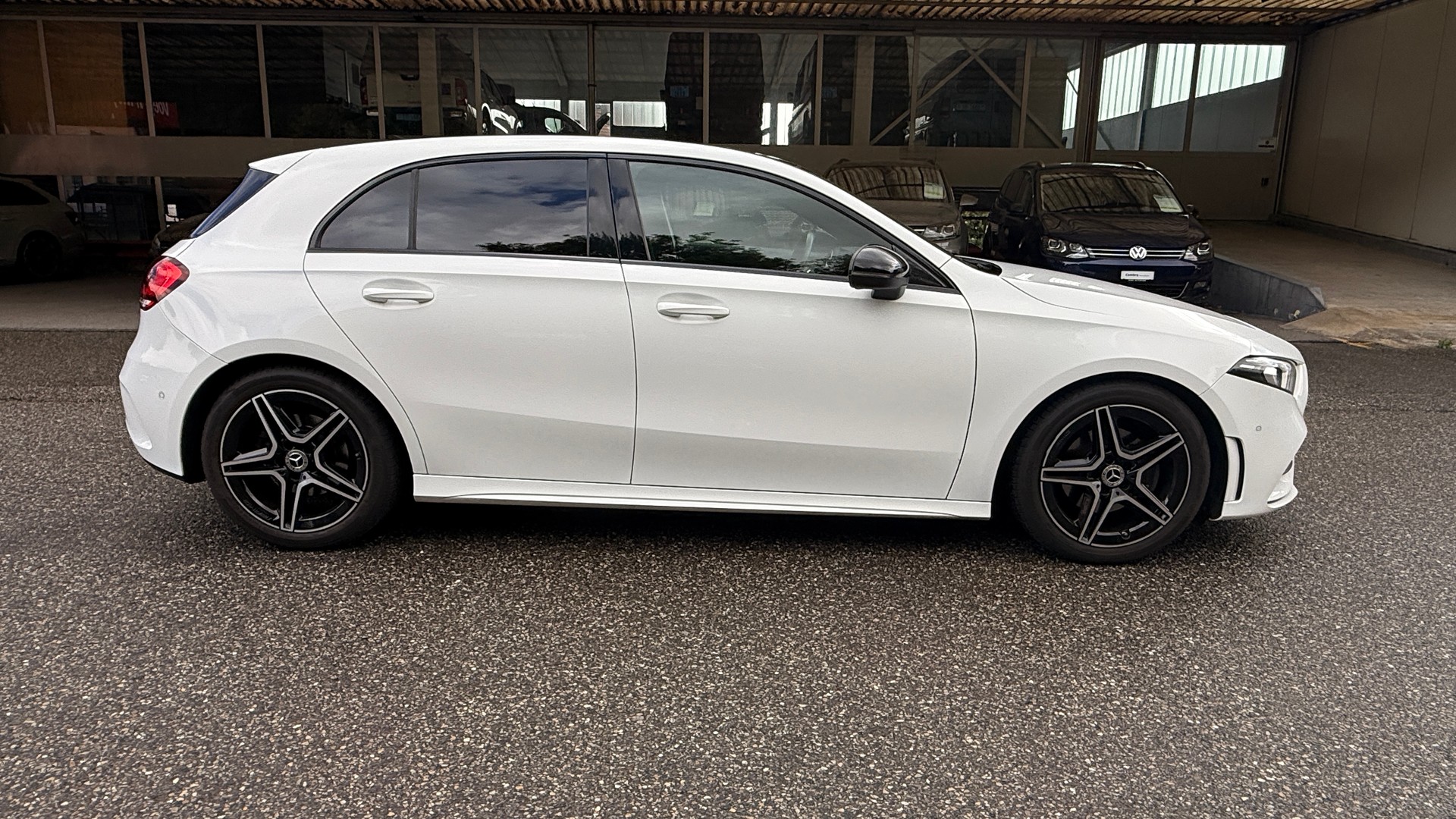 MERCEDES-BENZ A 200 AMG Line 7G-DCT-image-5
