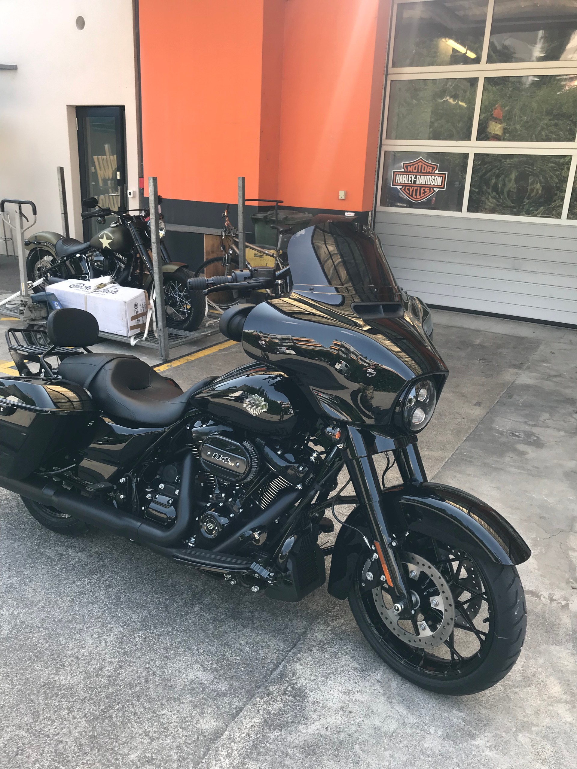 HARLEY-DAVIDSON FLHXS Street Glide Special Black Finish 114-image-3