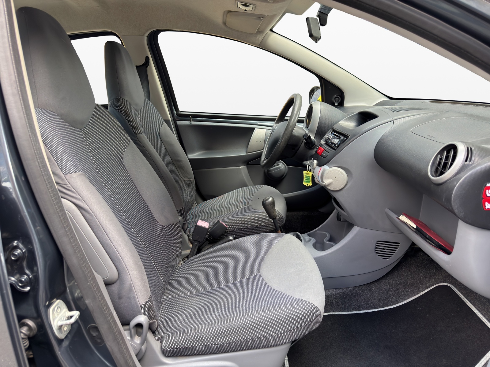 PEUGEOT 107 1.0 Trendy-image-14