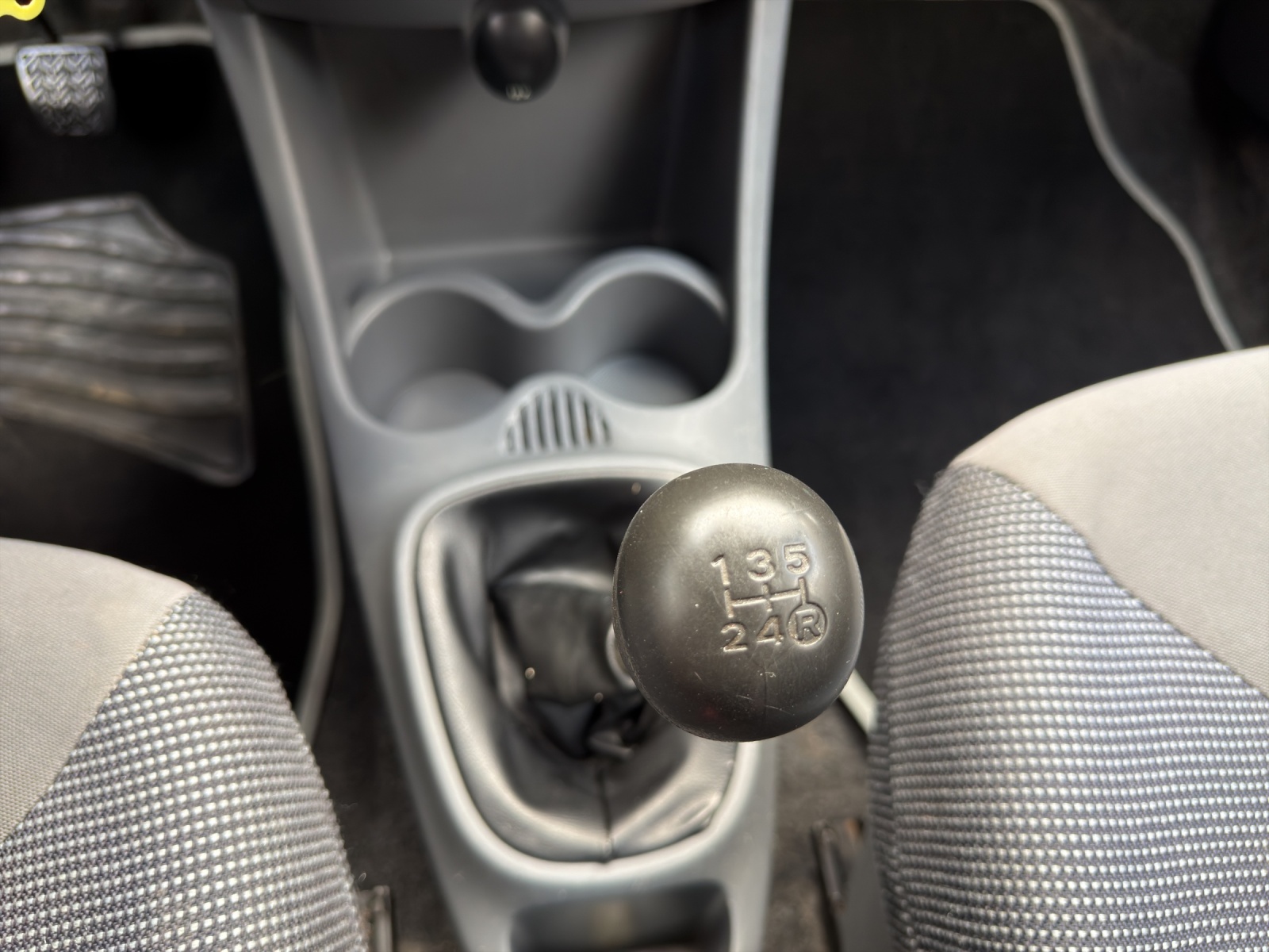 PEUGEOT 107 1.0 Trendy-image-13
