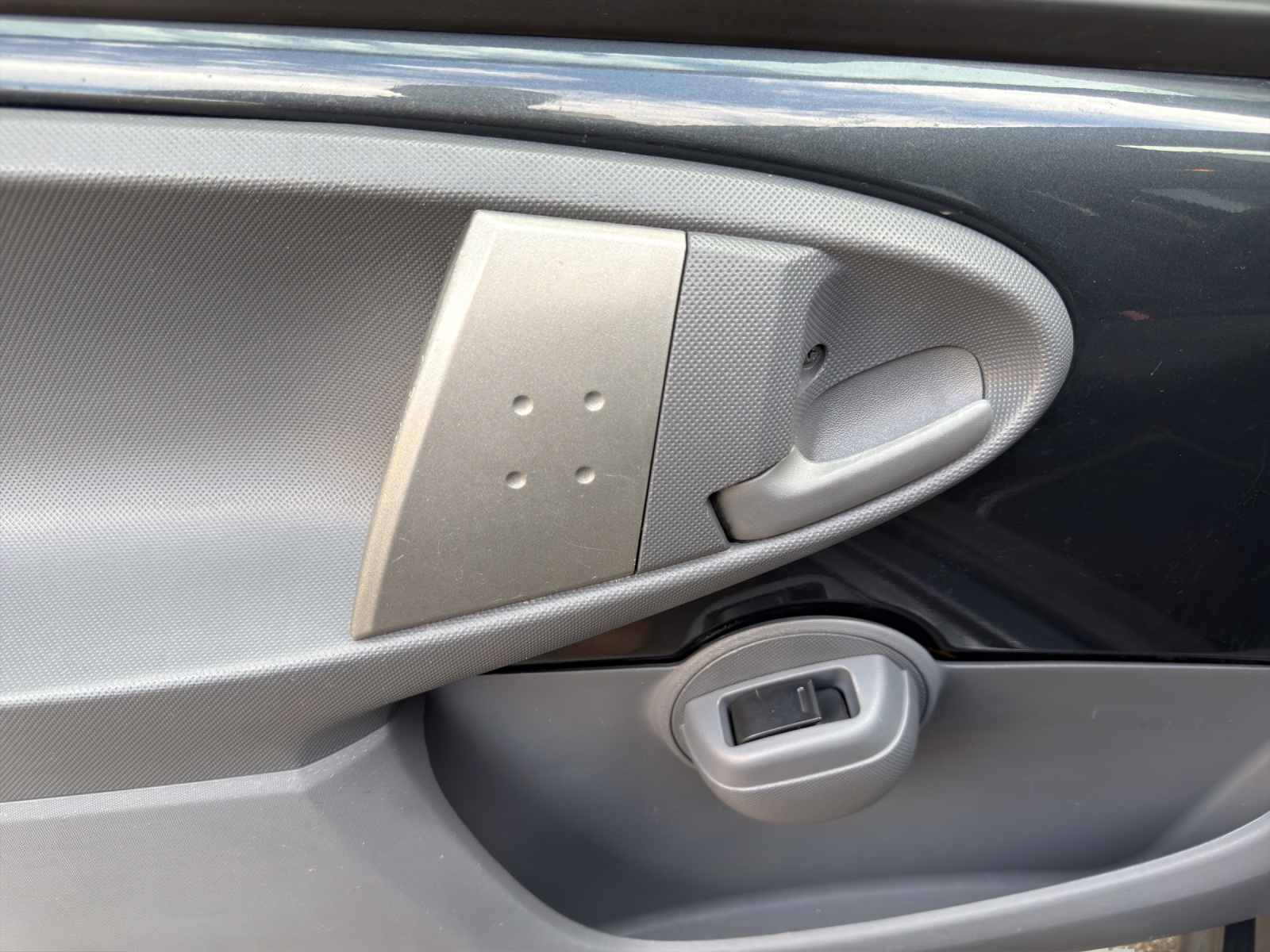 PEUGEOT 107 1.0 Trendy-image-9
