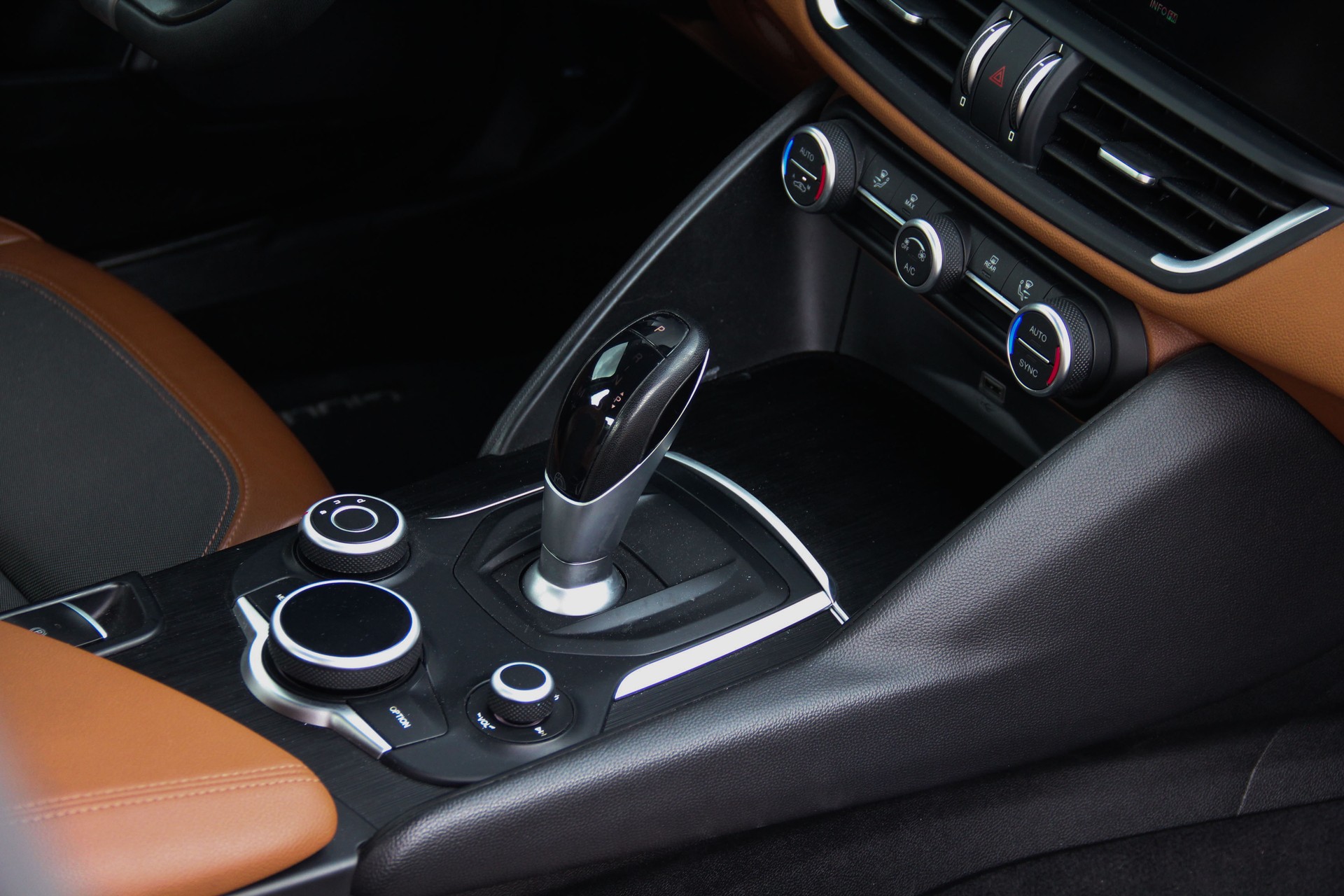 ALFA ROMEO Giulia 2.0 Super Automatic 🇮🇹 ⭐⭐⭐⭐⭐-image-13